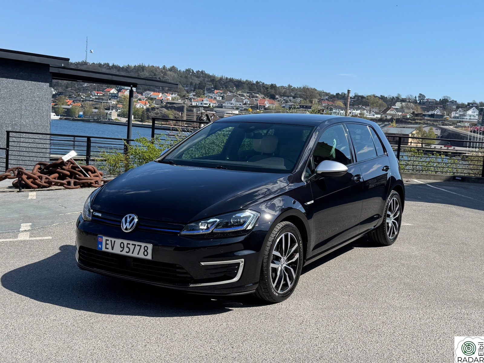 VOLKSWAGEN GOLF Se komboen! Godt utstyrt, Dyn.baklykt, skinn, AID