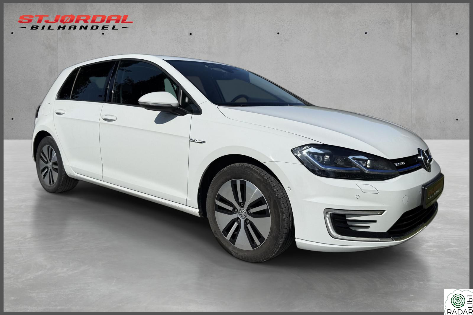 VOLKSWAGEN GOLF // Godt utstyrt bil