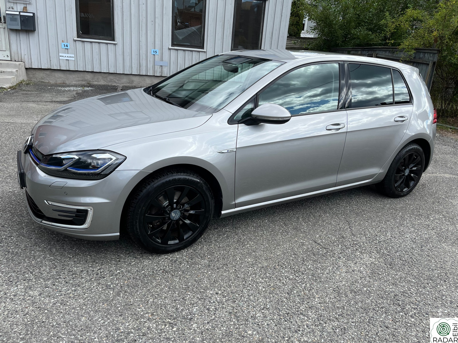 VOLKSWAGEN GOLF 37KW 136HK HIGLINE ‘SPORT’ SKINN LED-LYS ESP PDC