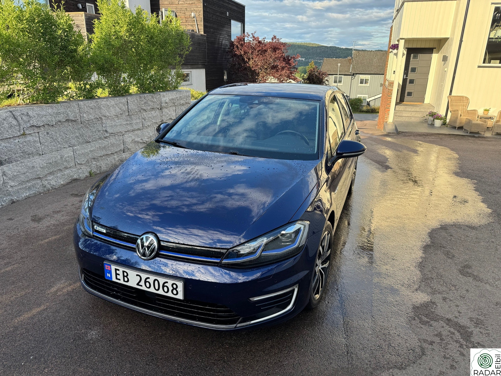VOLKSWAGEN GOLF Lekker blå eGolf Exclusive, Skinnseter, DAB+, Lav-KM