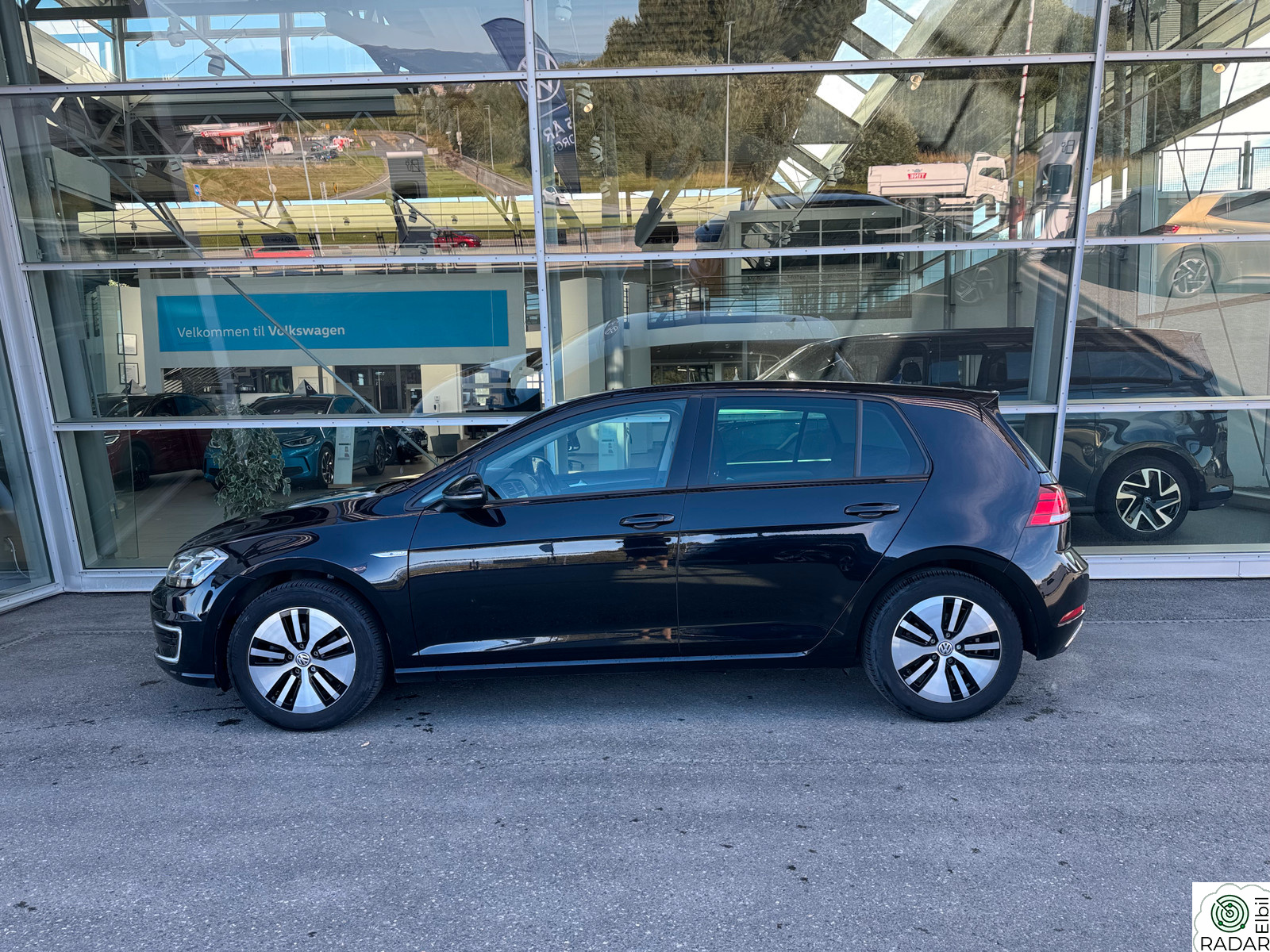 VOLKSWAGEN GOLF Exclusive/Sport Skinn/Dynamisk LED/Active info/Carplay