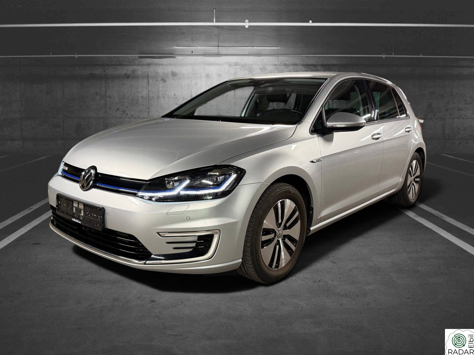 VOLKSWAGEN GOLF Exclusive/Skinn / Virtual Cockpit / ACC / Navi/lav km