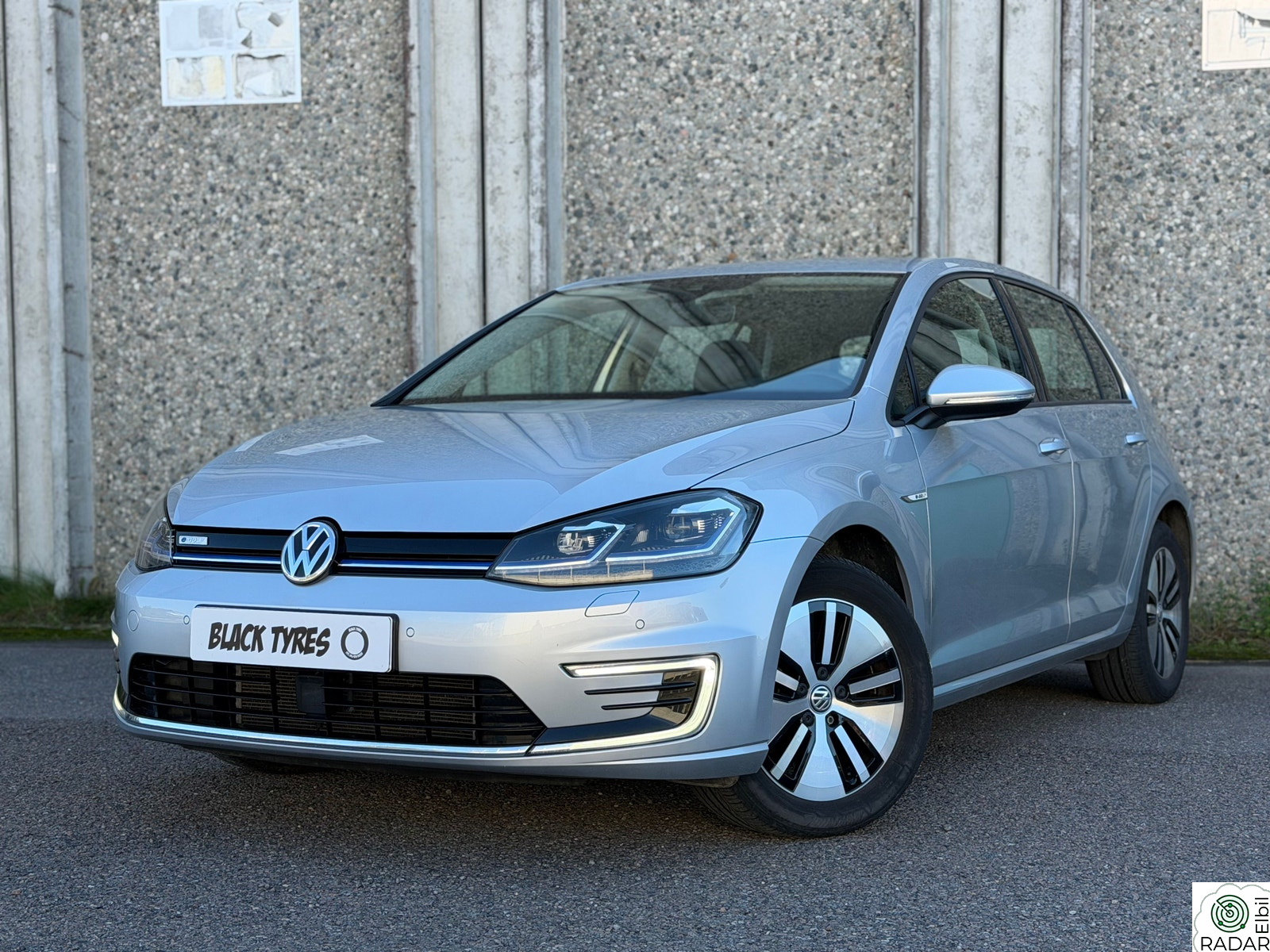VOLKSWAGEN GOLF Exclusive//Skinn/300 km/BLIS/Navi/ACC/V.pumpe/R.kamera