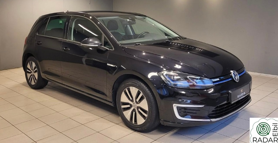 VOLKSWAGEN GOLF Exclusive 100KW 136Hk / Skinn / Active Info/ Kamera ++