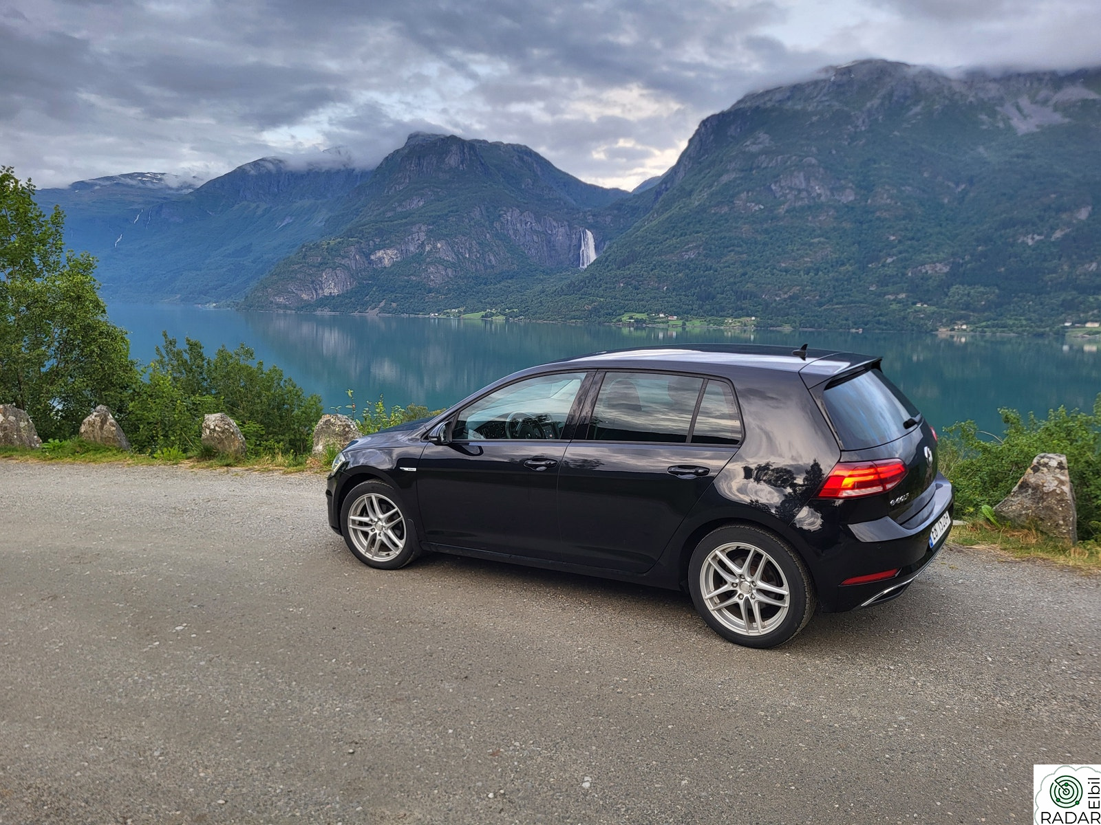 VOLKSWAGEN GOLF Strøken E-Golf uten feil med gode sommar og piggdekk!