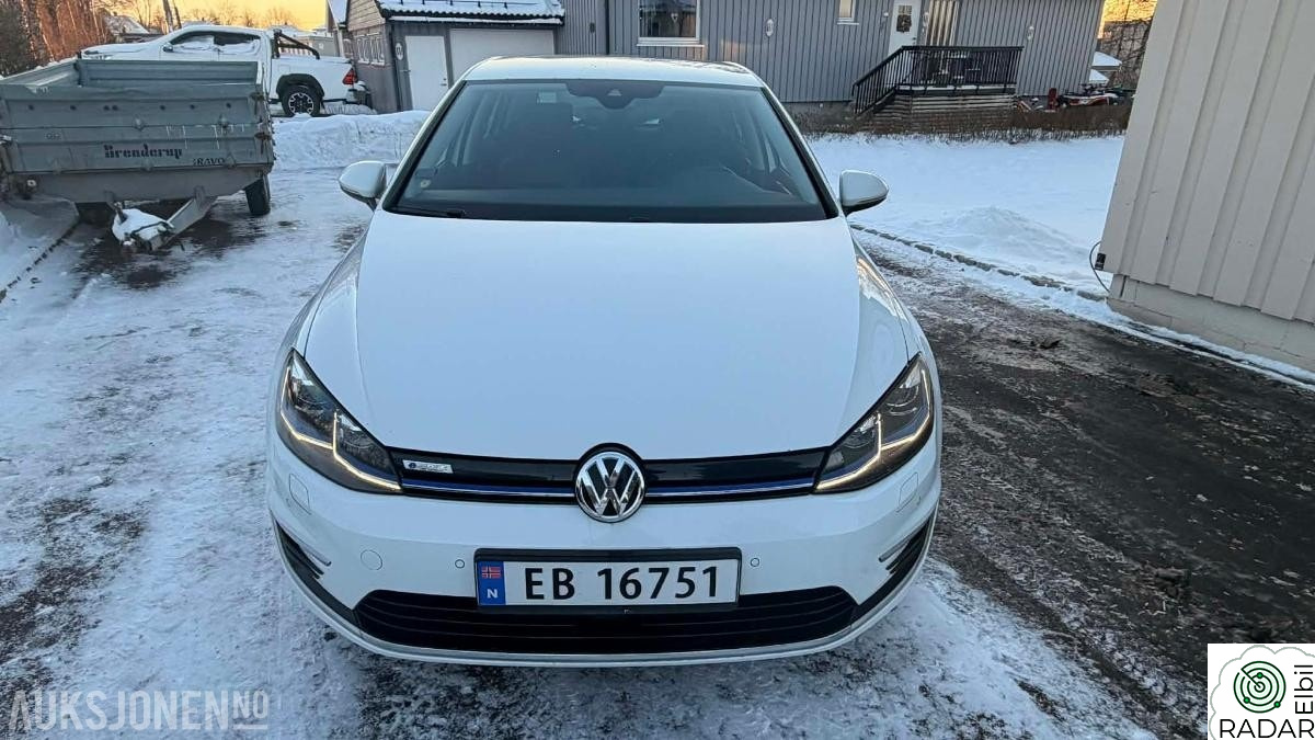 VOLKSWAGEN GOLF 136hk servicer fulgt s+v dekk navigasjon eu ok 08.2027