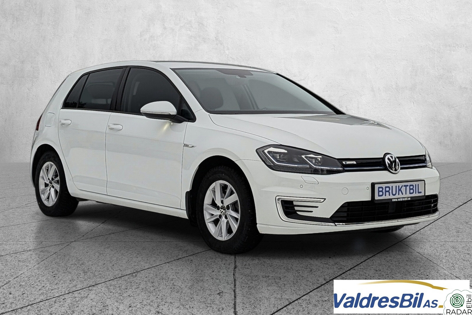 VOLKSWAGEN GOLF (basismodell) | NAVI | Krok til sykkelstativ +++
