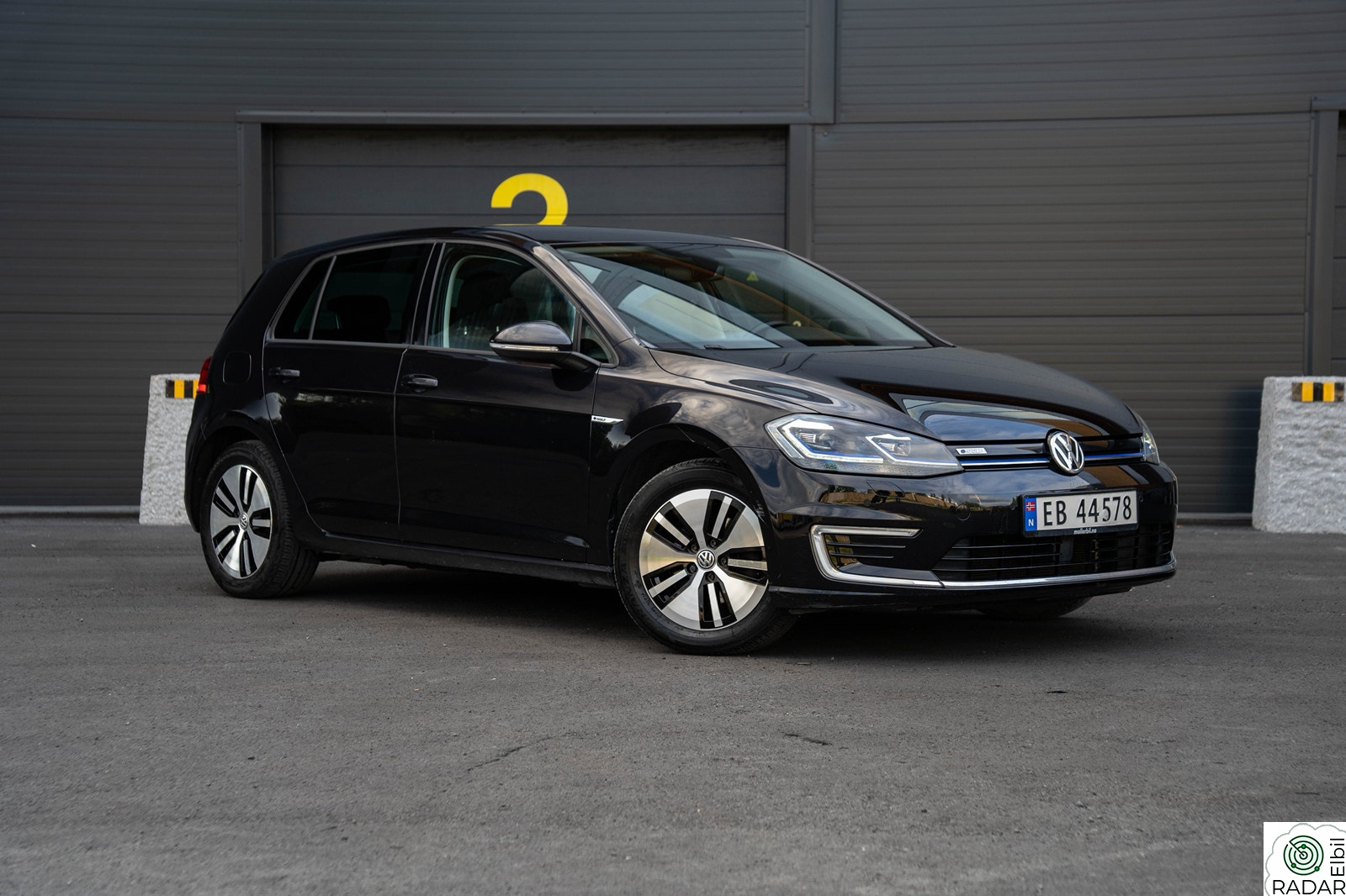 VOLKSWAGEN GOLF 300km