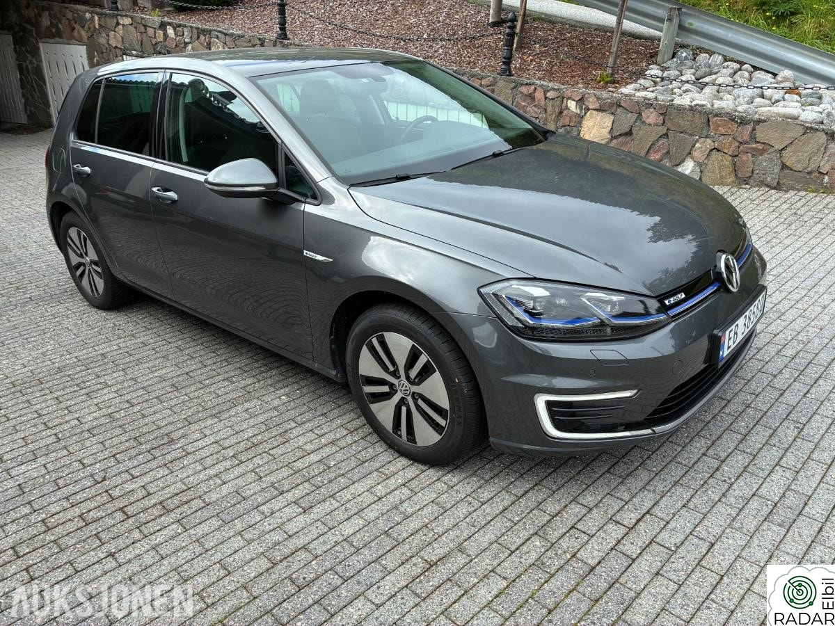 VOLKSWAGEN GOLF automat adapativ cruisekontroll keyless s+v dekk lav km