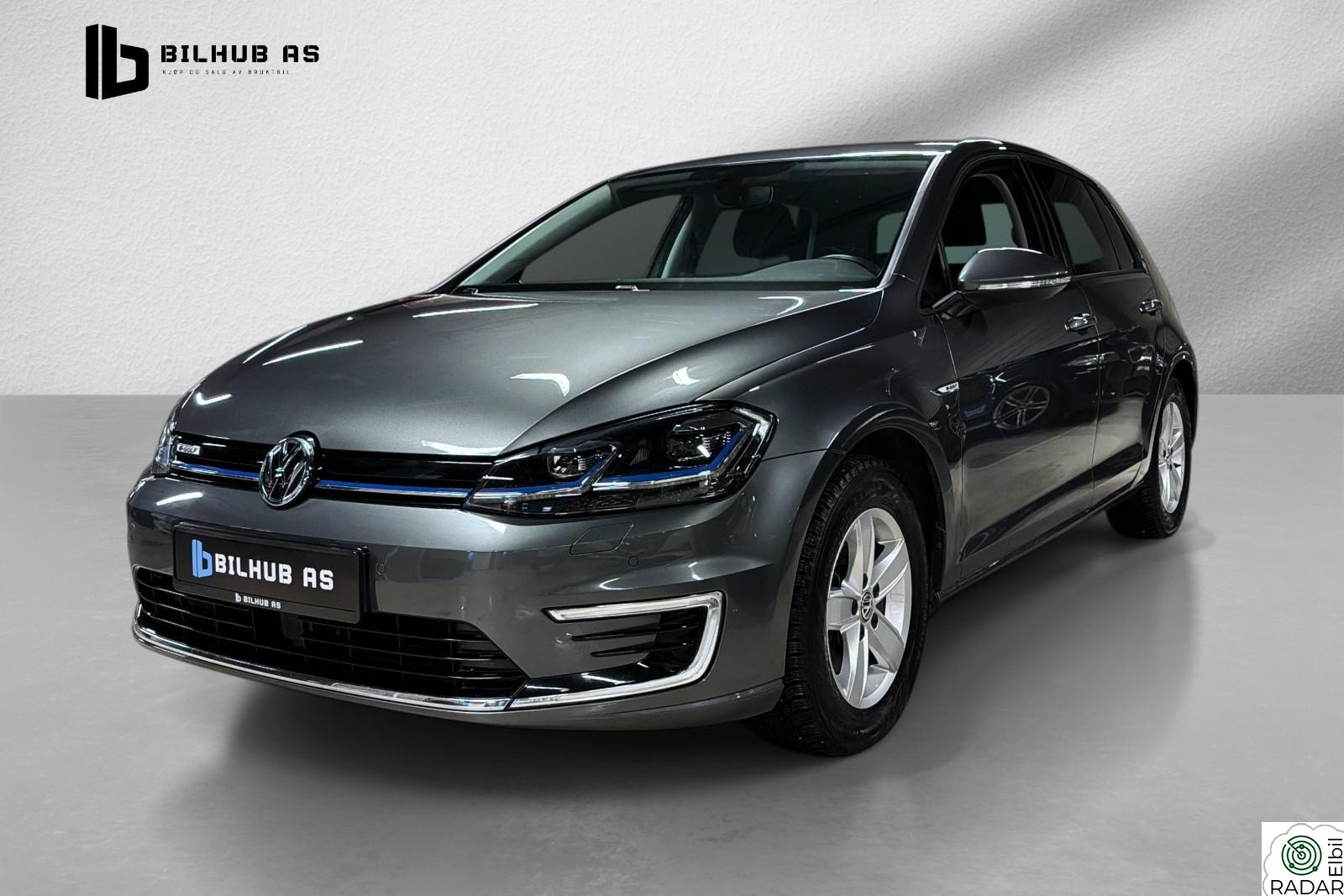 VOLKSWAGEN GOLF 300km. Kamera Navi Keyless ACC NyEU ++