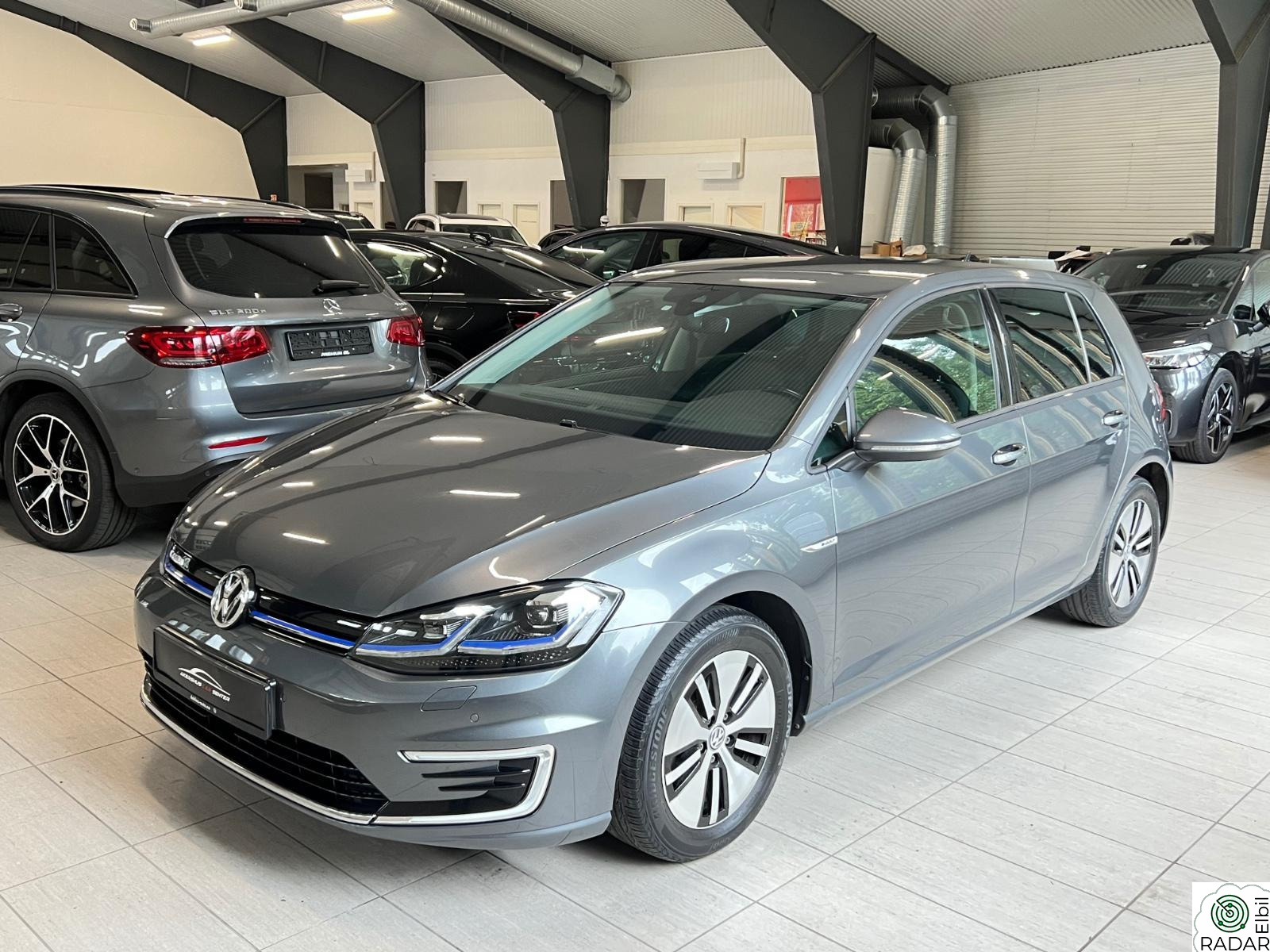 VOLKSWAGEN GOLF E / 300 KM/ SKINN/ R.KAMERA/ ACTIVE INFO/ NORSK