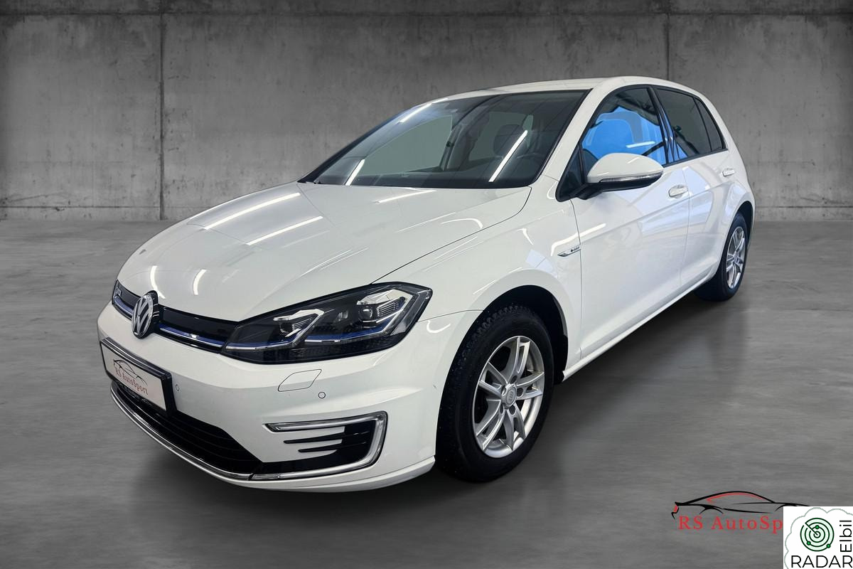 VOLKSWAGEN GOLF 231KM ACC KAMERA NAVI LED/XENON DAB P-SENSOR++