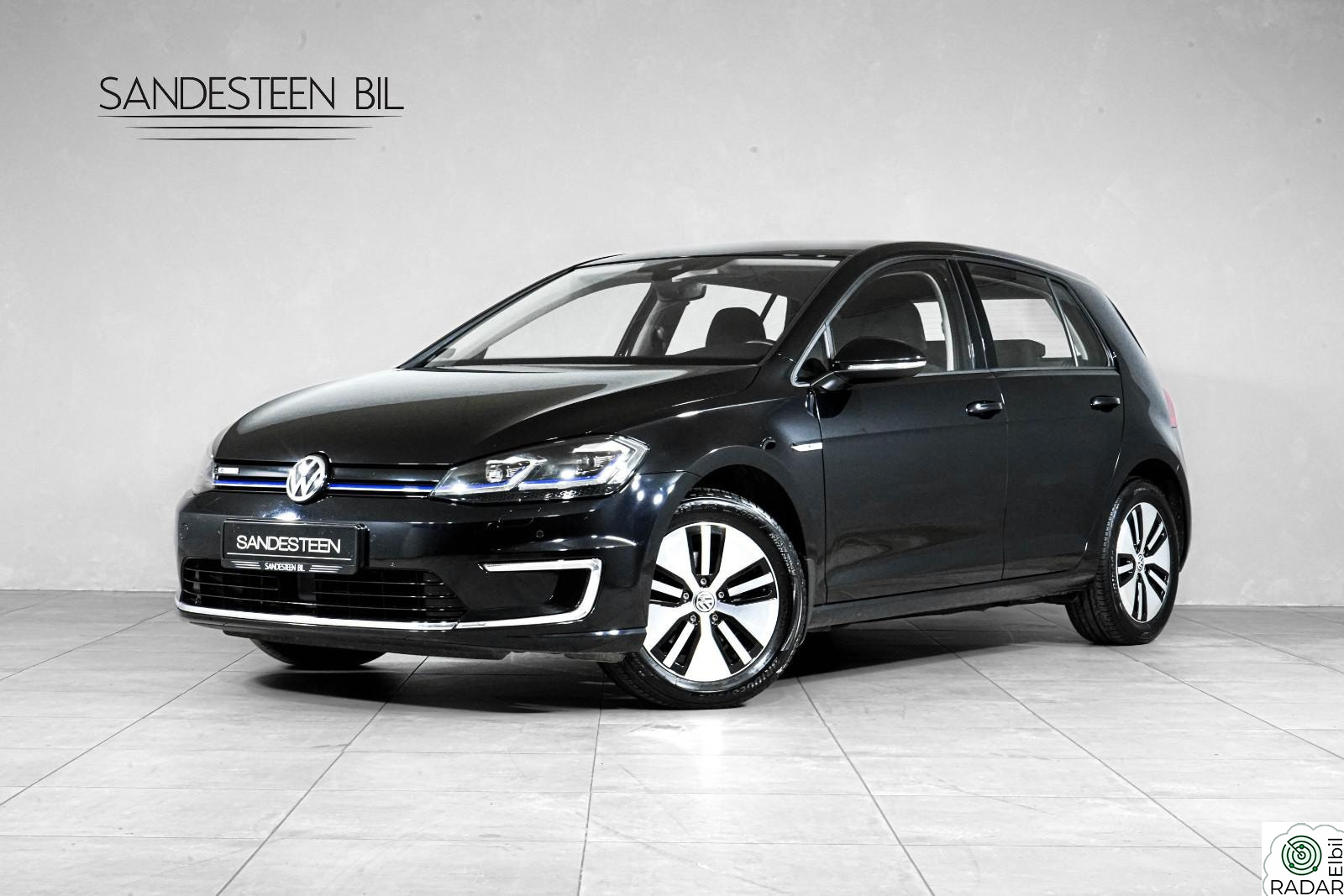 VOLKSWAGEN GOLF 300KM EXCLUSIVE SKINN/R-KAMERA/V-PUMPE/ACC/KEYLESS/BLIN