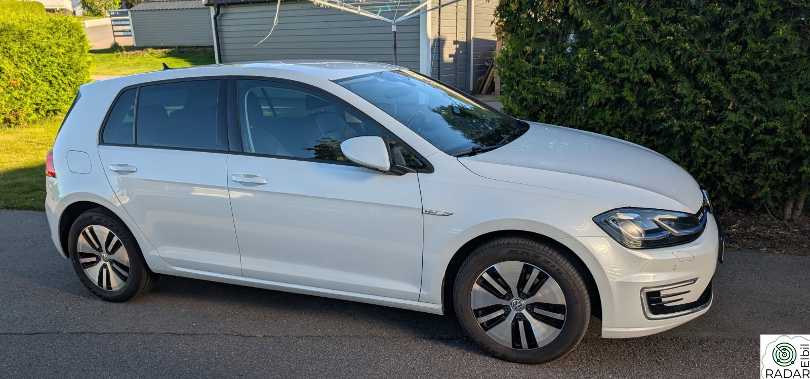VOLKSWAGEN GOLF E GOLF EXCLUSIVE- RYGGEKAMERA - SKINN- ACC- VARMEPUMPE