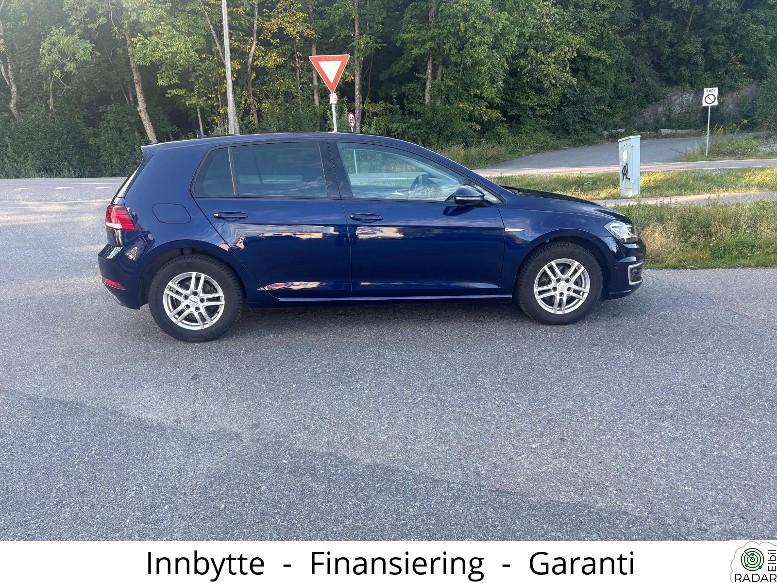 VOLKSWAGEN GOLF EXCLUSIVE, LAV KM. STAND SKINN NAVI RYGGEKMAERA MM