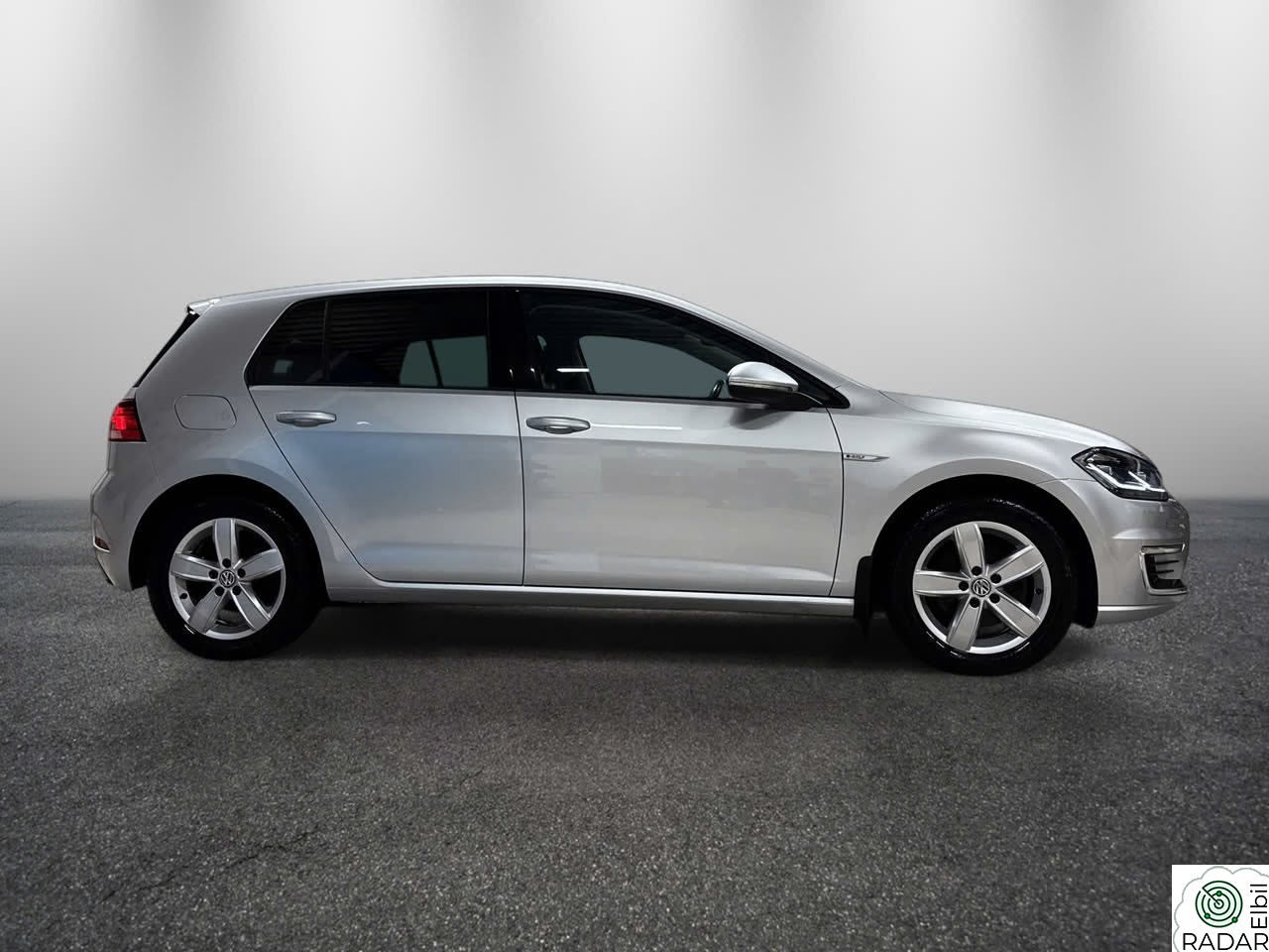 VOLKSWAGEN GOLF Exclusive 300KM SKINN KAMERA ADAPTIV CRUISE NAVI