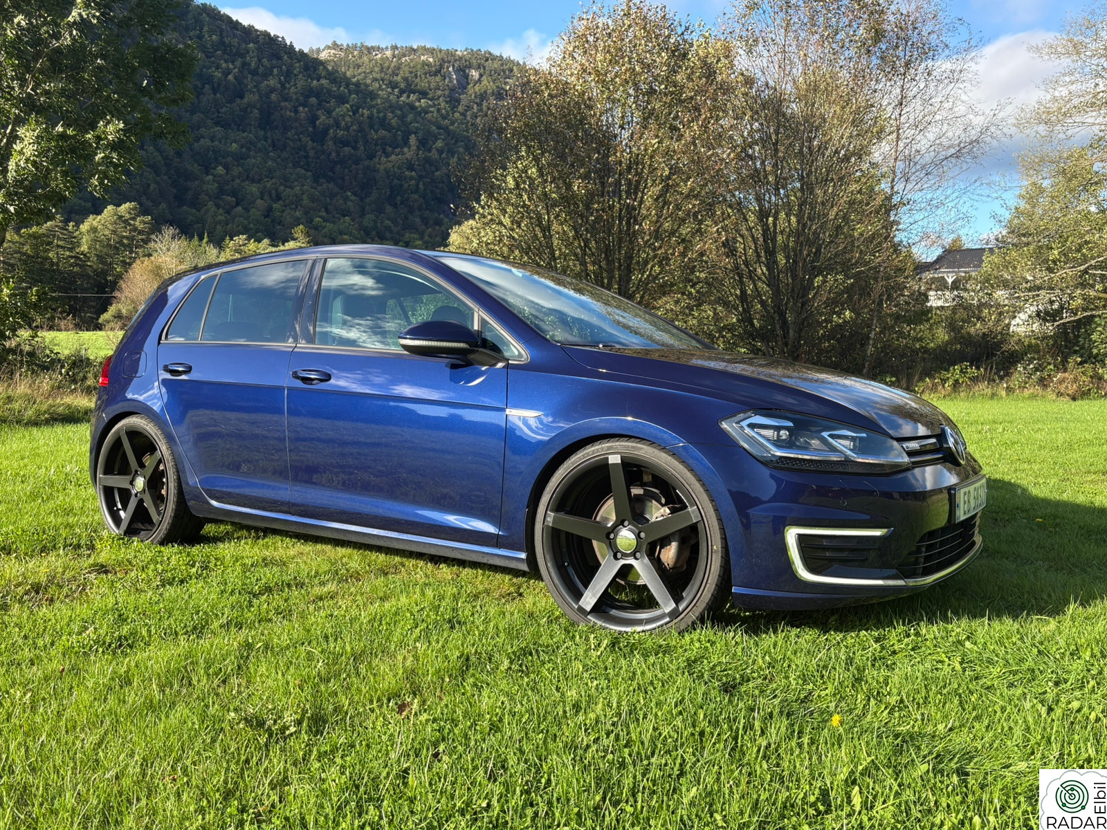 VOLKSWAGEN GOLF Exclusive 136hk. Skinn. Varme pumpe.