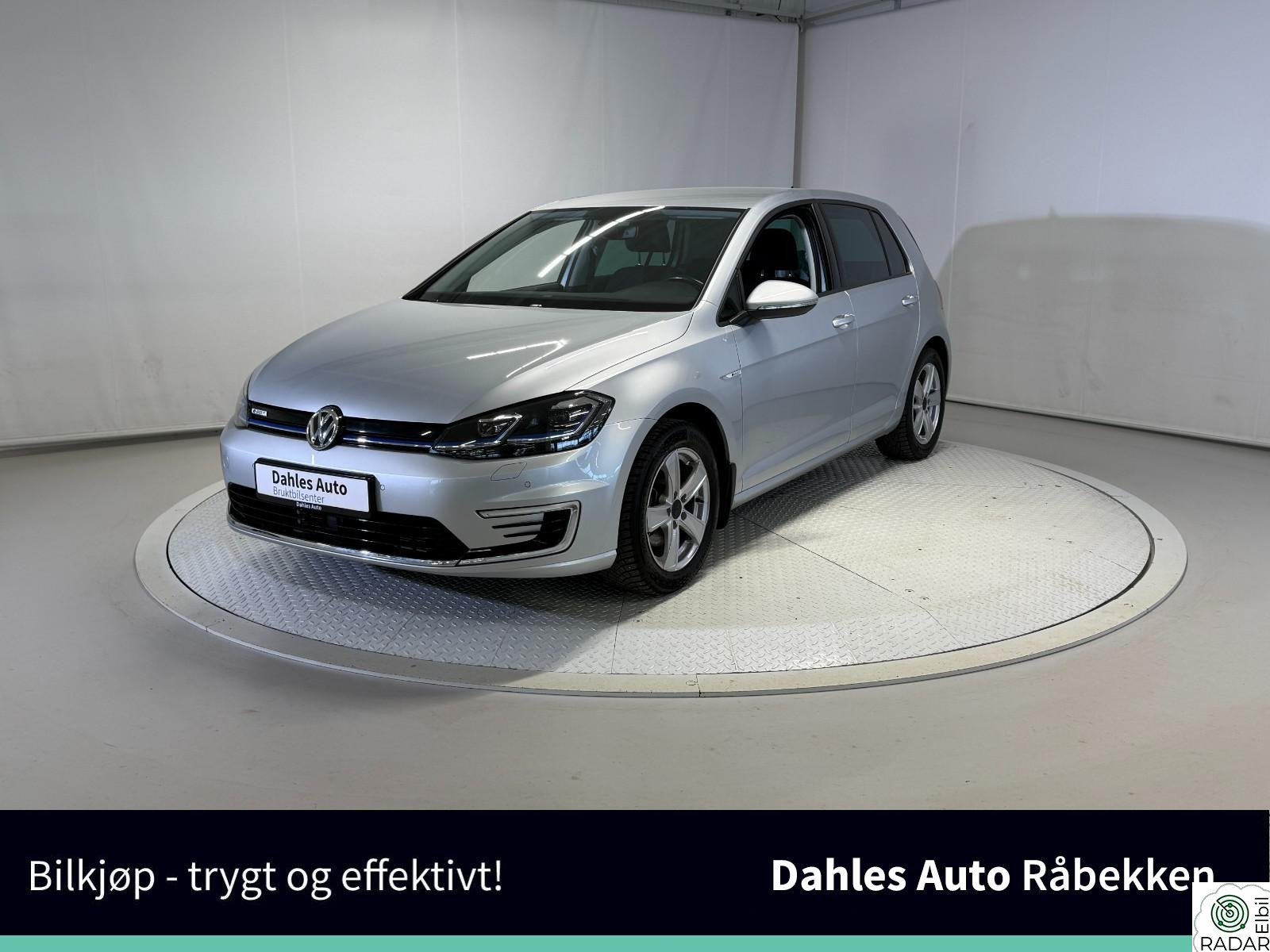 VOLKSWAGEN GOLF 136hk ACC/Navi/Kamera/V-pumpe/Dab