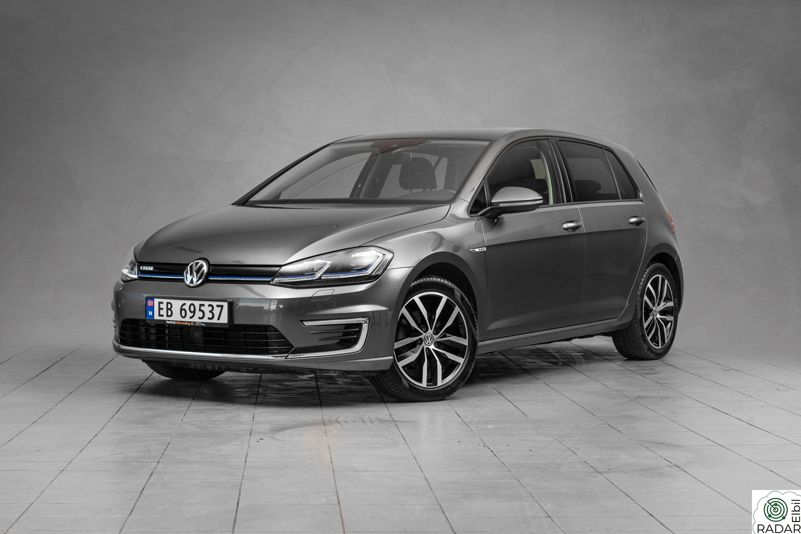 VOLKSWAGEN GOLF 100KW 300KM SKINN/AID/KEYLESS/ACC/R.KAM/DYN.LED/DAB+!
