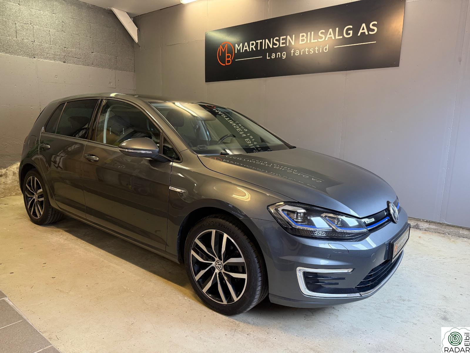 VOLKSWAGEN GOLF 300 KM Topp modell/1 eier/skinn/ryggk/navi/MÅ SEES