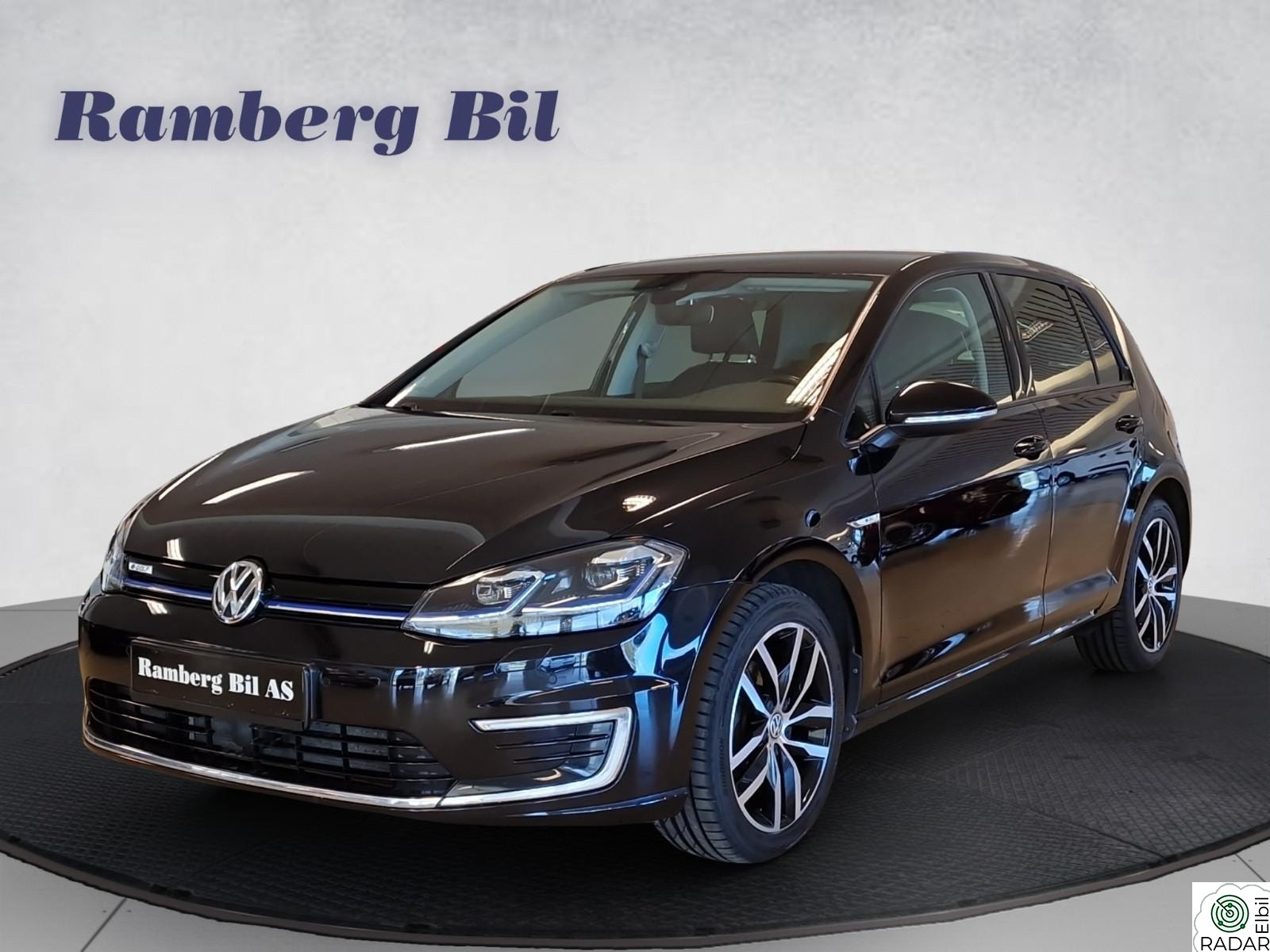 VOLKSWAGEN GOLF Exclusive Active Info Skinn Kamera Keyless Navi ACC LED