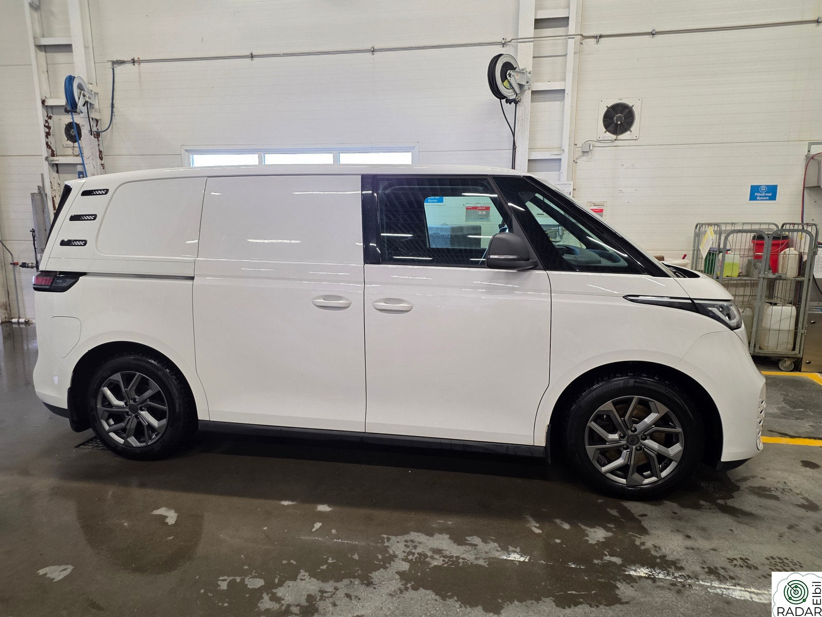 VOLKSWAGEN ID. BUZZ CARGO 150 KW 77 kWh 204hk