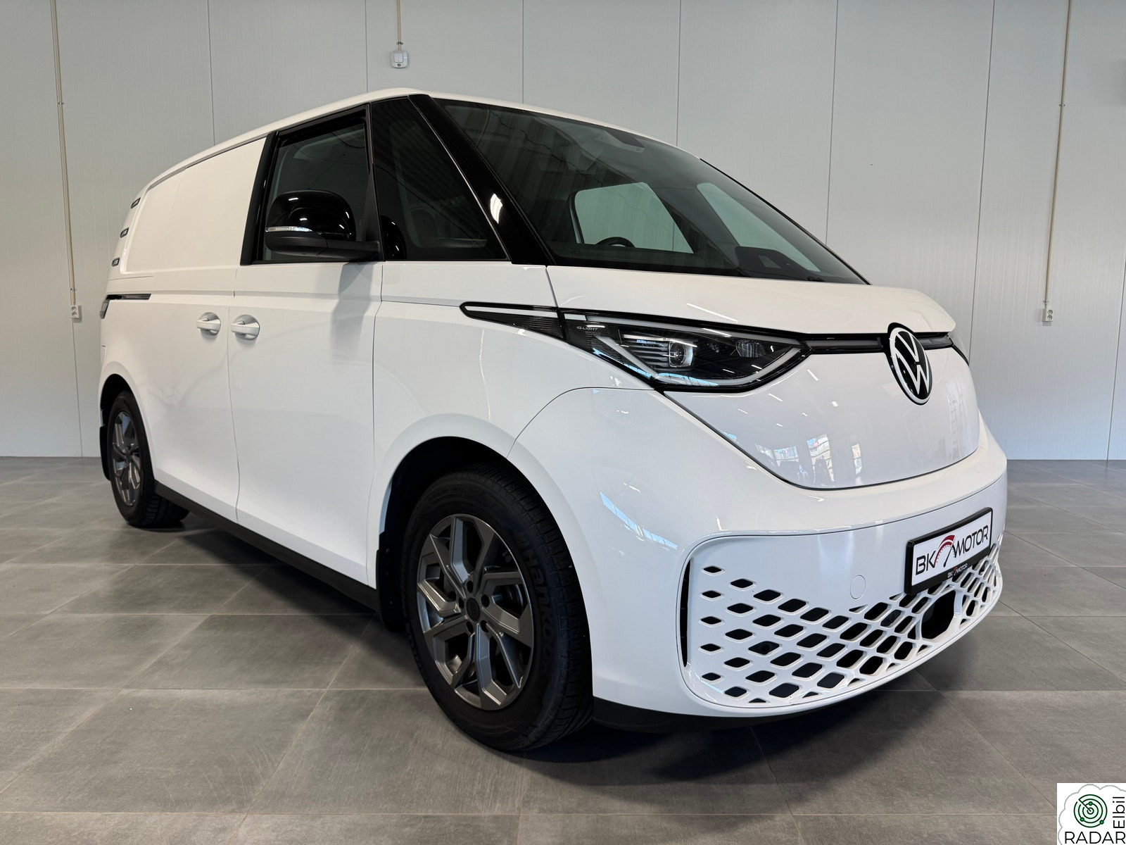 VOLKSWAGEN ID. BUZZ CARGO 150 KW 77kWh 204hk/ 413km/ Krok/ ACC/IQ.light/150000km garanti