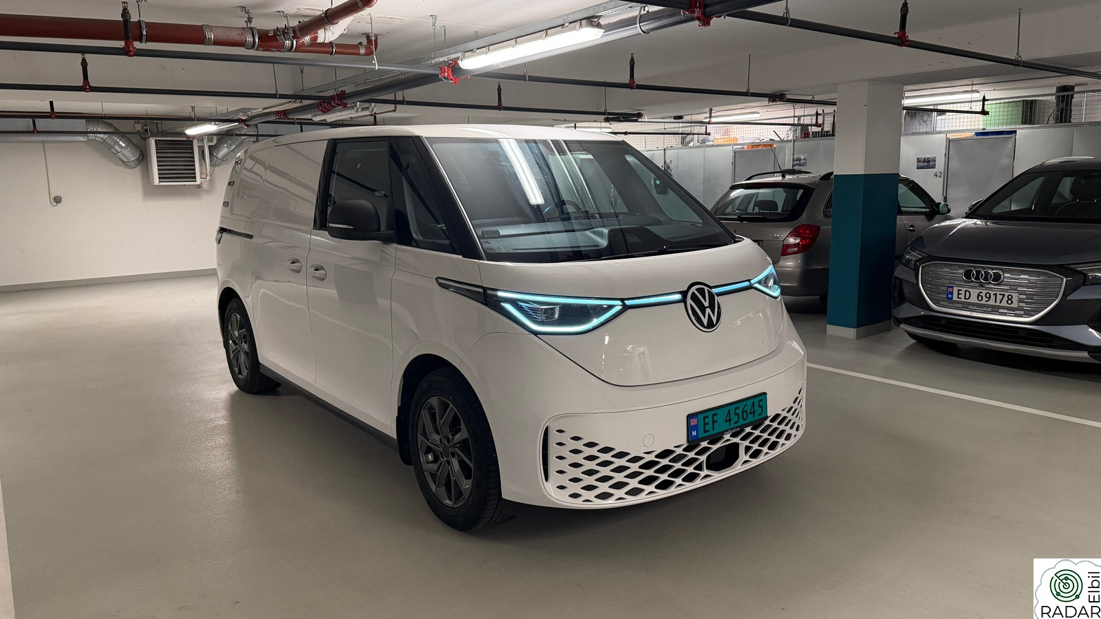 VOLKSWAGEN ID. BUZZ CARGO 150 KW 2x skyvedør, LED Matrix, Ryggek, h.feste, utv. garanti