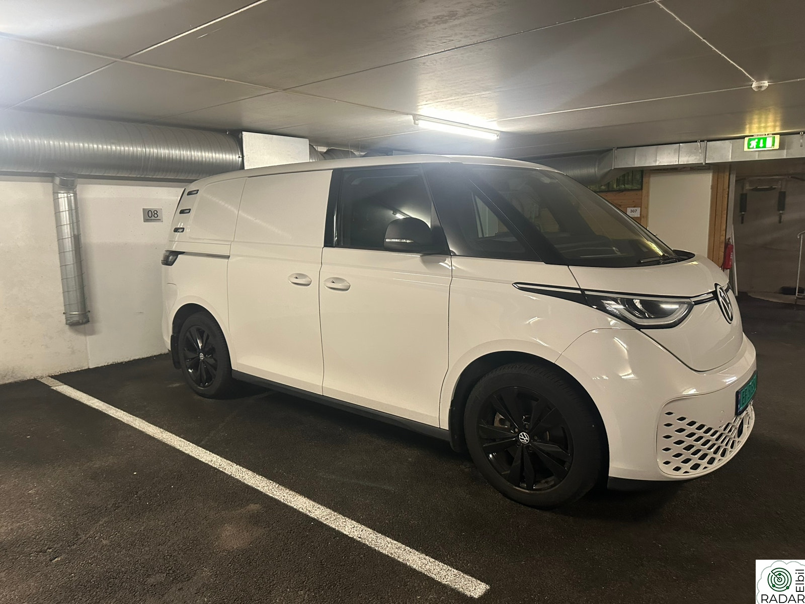 VOLKSWAGEN ID. BUZZ CARGO 150 KW KROK/ KAMERA/ LED/ ACC/NAVI/GARANTI