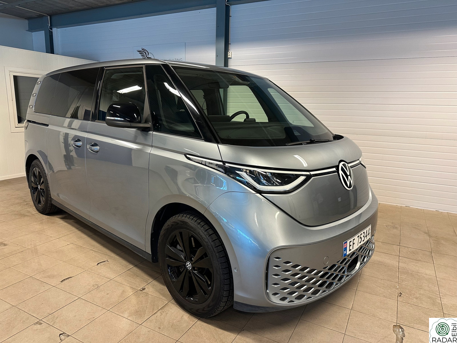 VOLKSWAGEN ID. BUZZ PRO 150 KW Pro 77kWh 204hk Hengerfeste, Ryggekamera, Navi ++