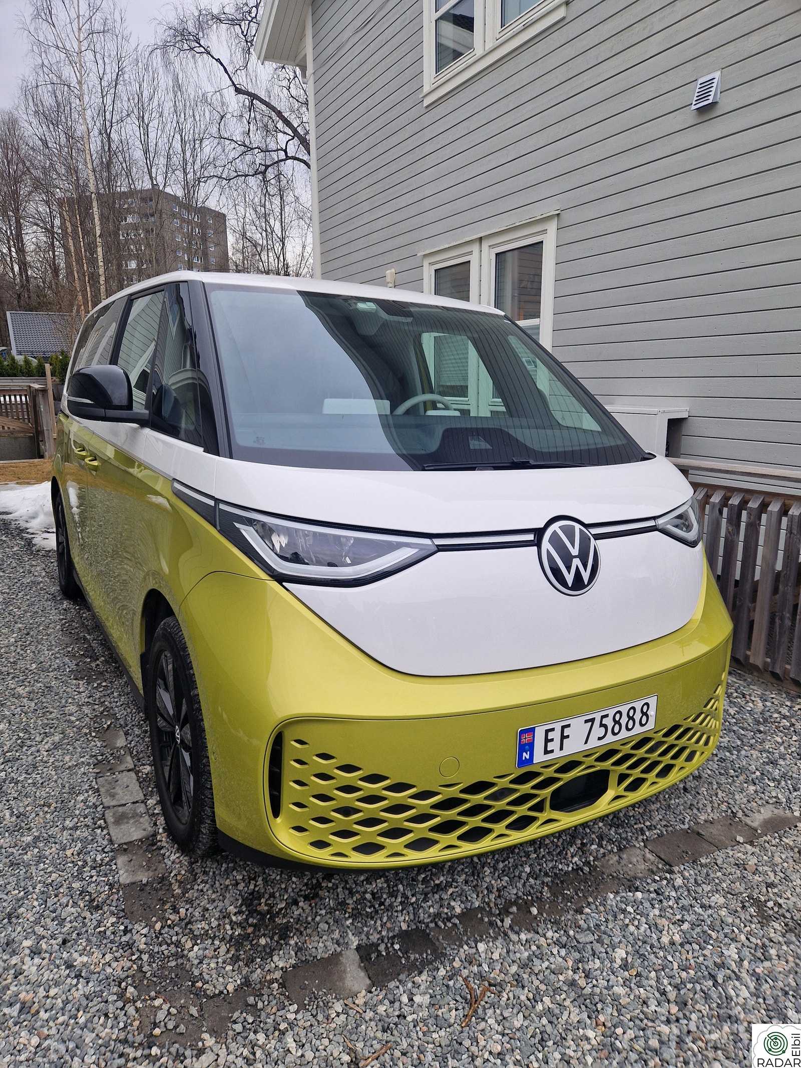 VOLKSWAGEN ID. BUZZ PRO 150 KW Pro 77kWh 204hk Gul og Hvit