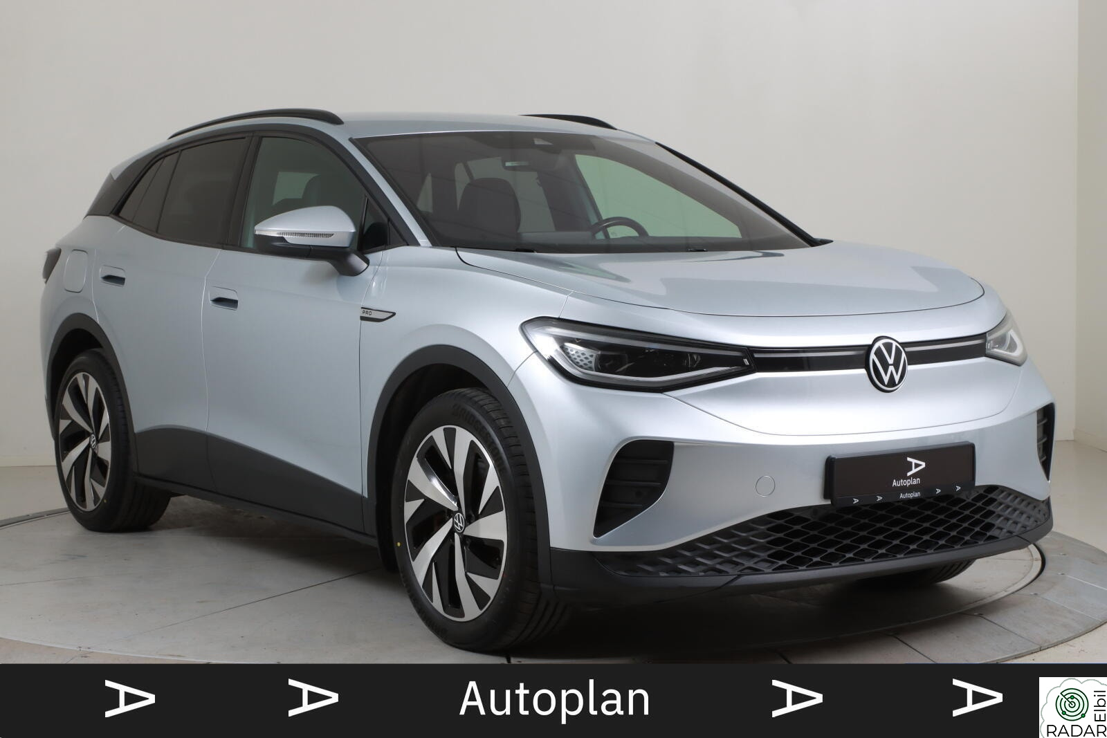 VOLKSWAGEN ID.4 PRO 150 KW 77kWh 204hk Business Matrix ACC Krok Kamera
