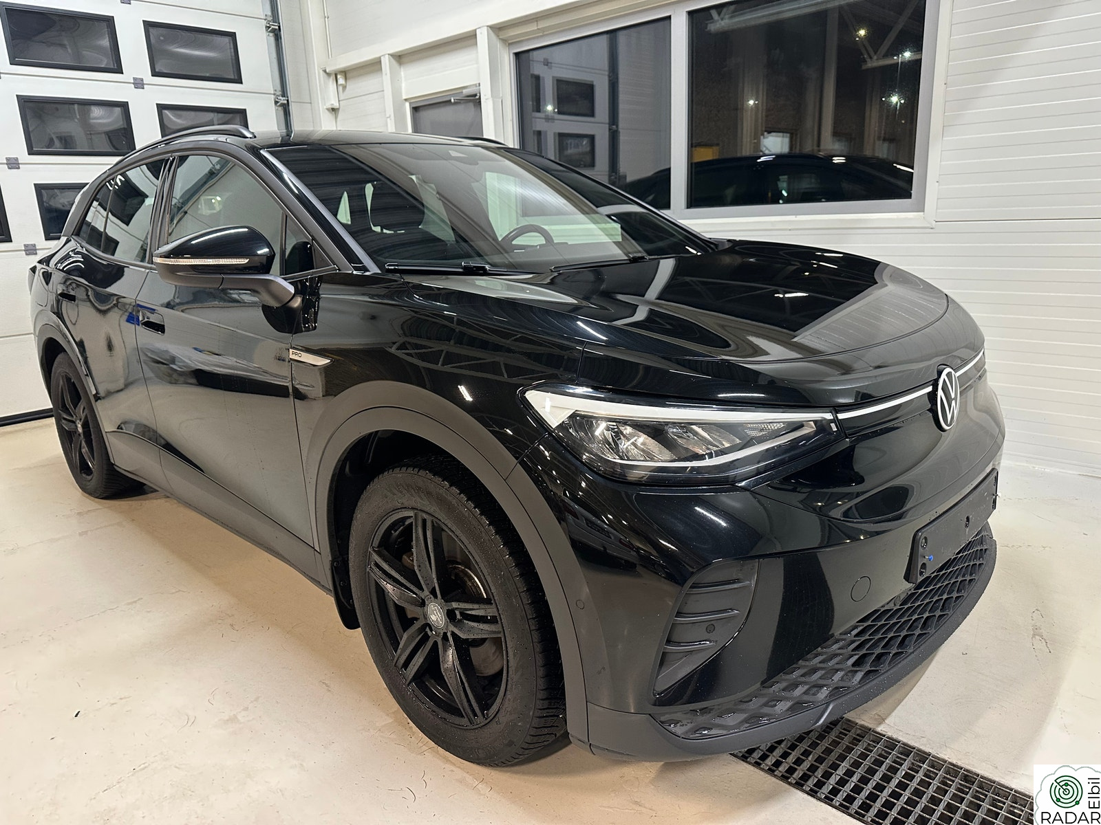 VOLKSWAGEN ID.4 PRO 128 KW Pro 77kWh 174hk 520km R-vidde Krok Kamera Navi K-Less