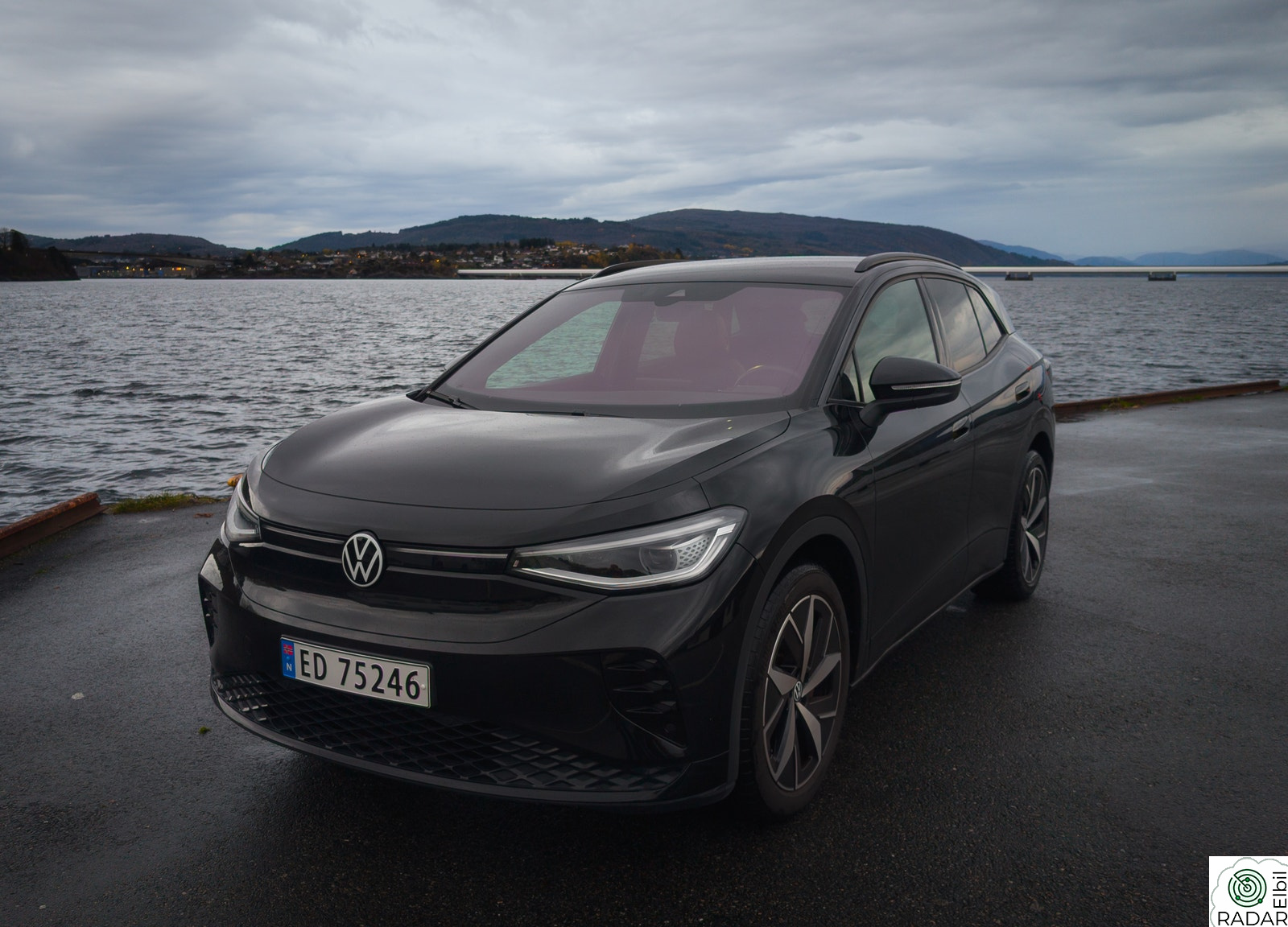 VOLKSWAGEN ID.4 GTX 220 KW 220KW 4Motion IQ-light/Krok/Ambient/ACC/Kamera/PDC/Navi