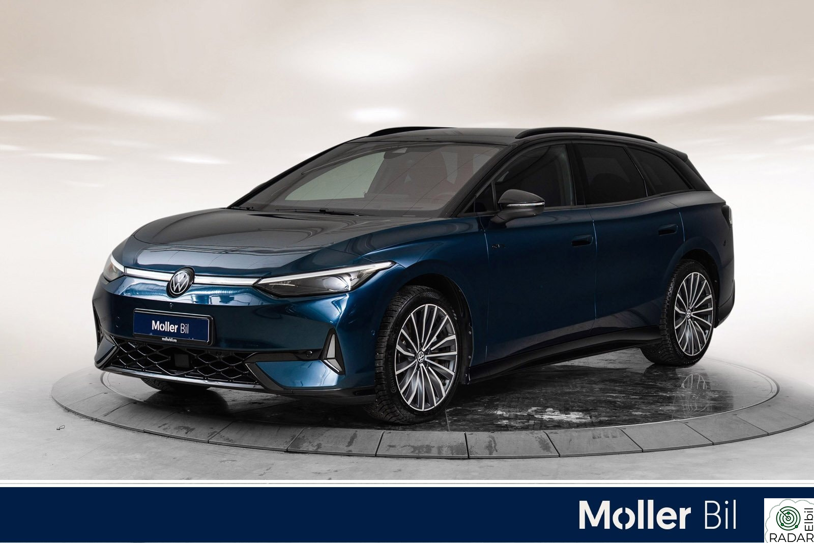 VOLKSWAGEN ID.7 TOURER GTX GTX 4M 86kWh Exclusive - H&K, HUD, Matrix, 360Kam, 20"