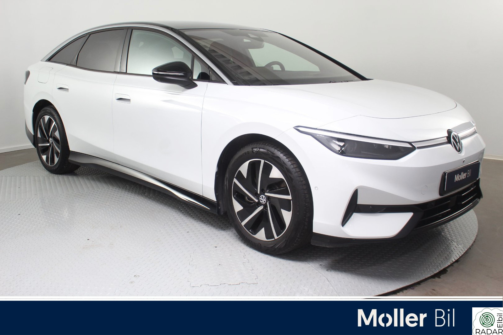 VOLKSWAGEN ID.7 PRO 210KW Pro FB 77kwh 286hk Exclusive - HUD, 360.kam, Krok,