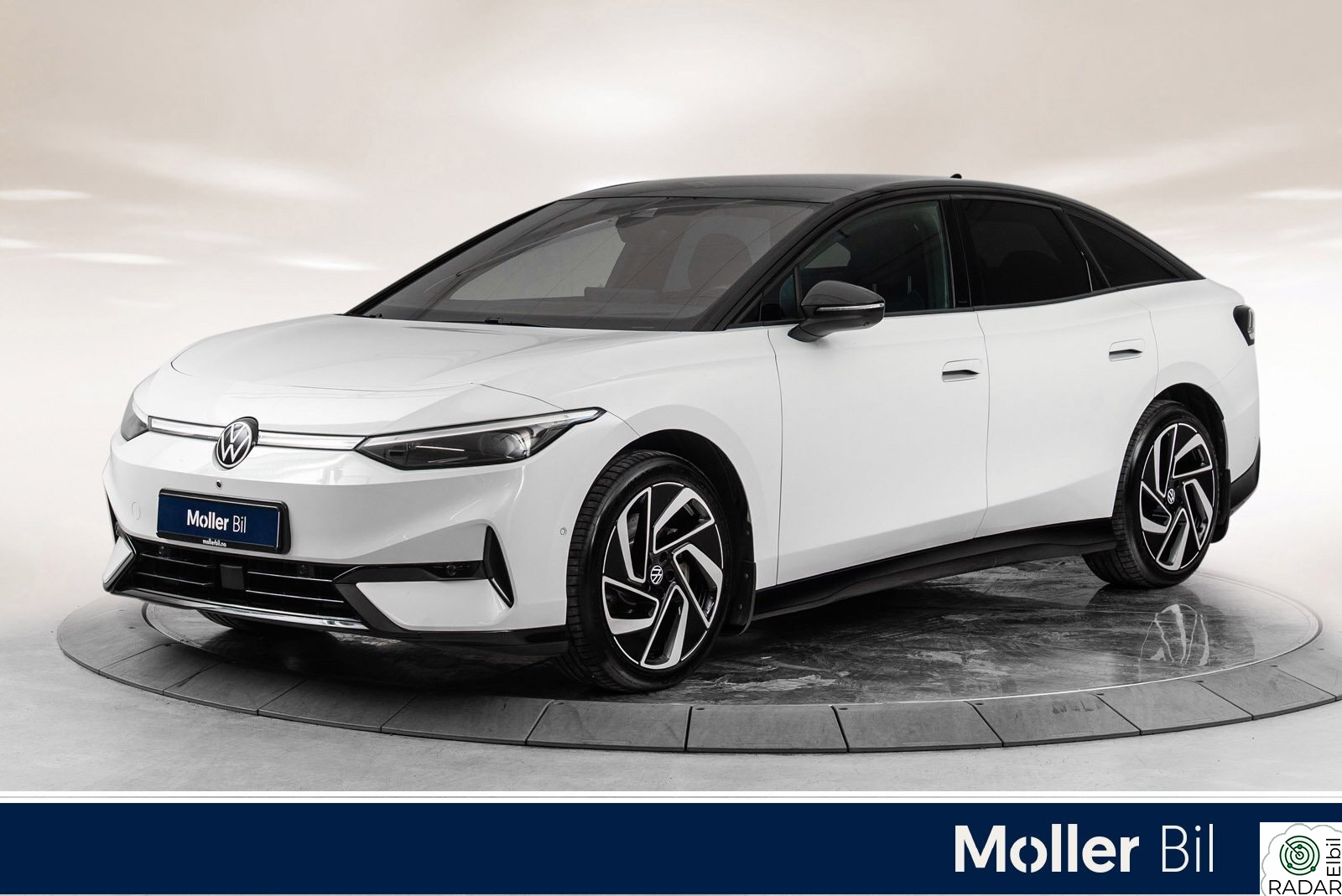VOLKSWAGEN ID.7 PRO 210KW Fastback Pro 77 kWh 286hk - H/K,HUD,Matrix,360Kam,Krok