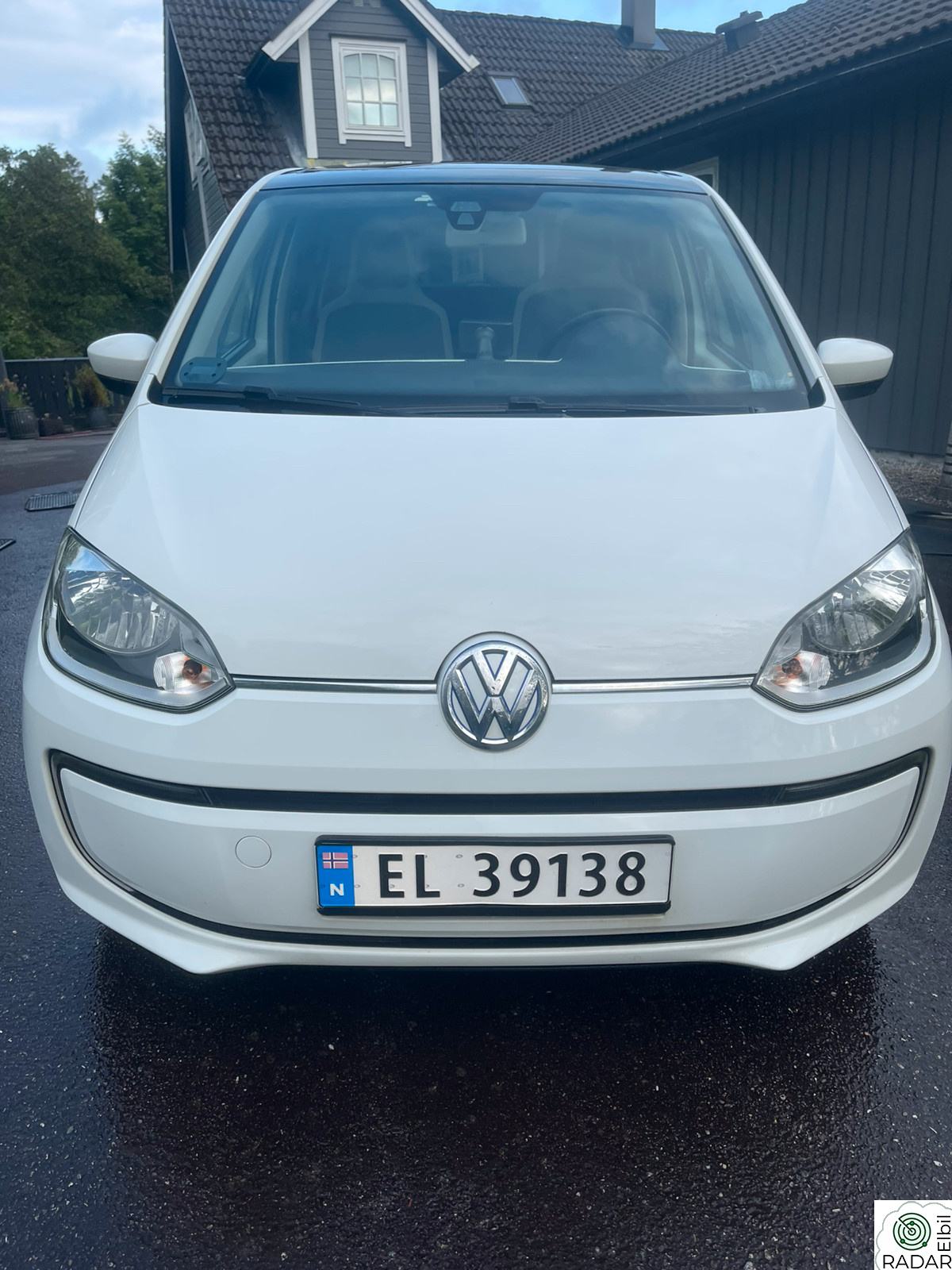 VOLKSWAGEN UP! E-UP! Med soltak og navigasjon samt vinterdekk