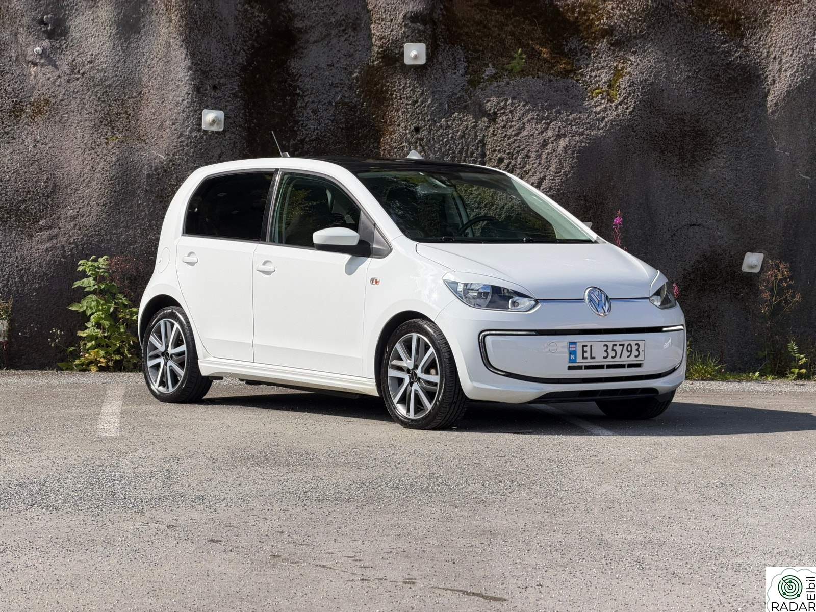 VOLKSWAGEN UP! 82hk /Cruisekontroll/Panorama/P.sens/1 eier/Historikk