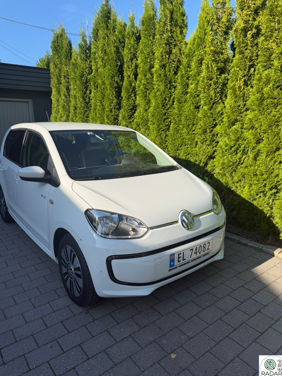 VOLKSWAGEN UP! HIGH! Lav km. Vinterpk. Mørke ruter. CCS. Ryggesensor.
