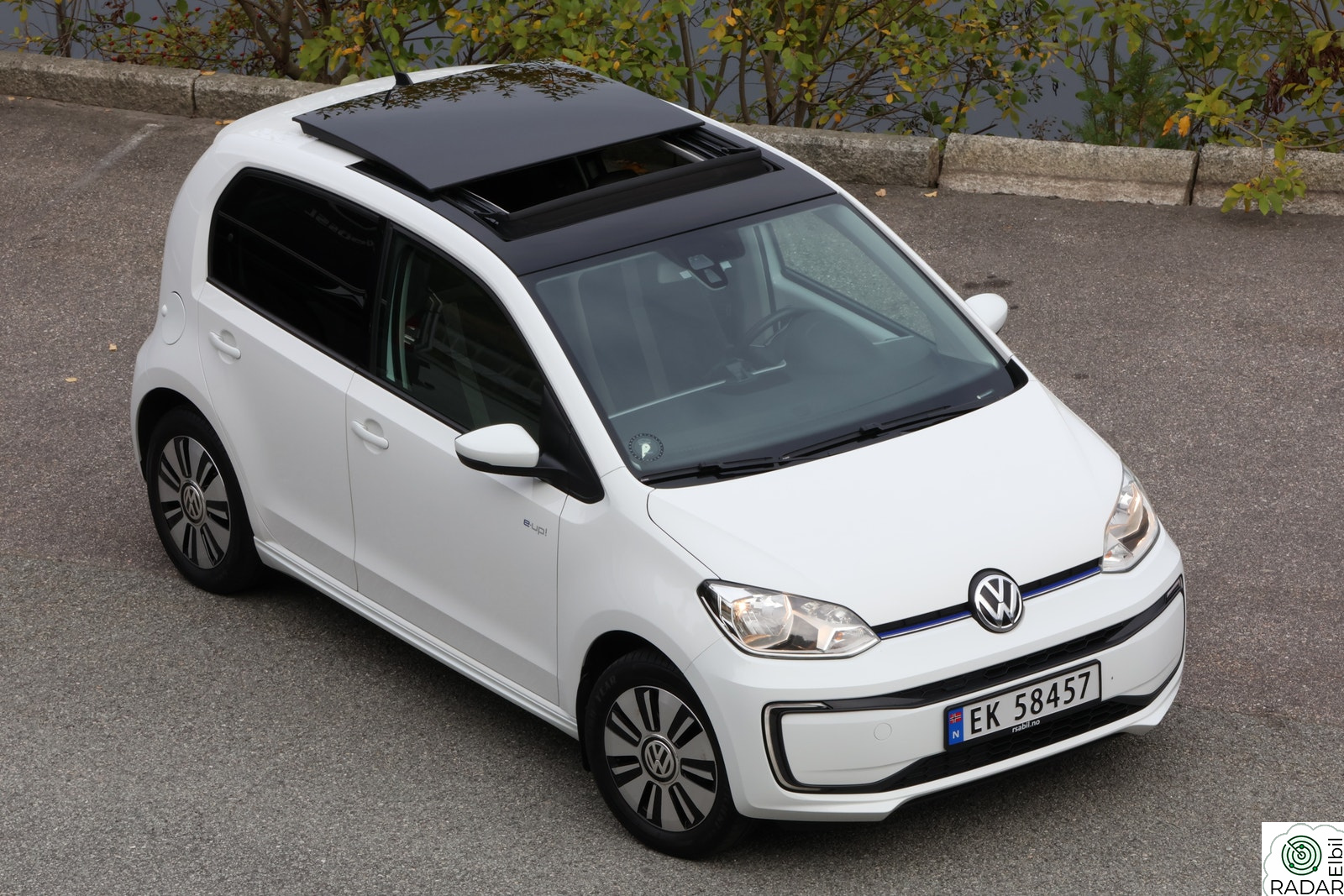 VOLKSWAGEN UP! HIGH UP - GARANTI - LETTKJØRT - TAKLUKE - NY SERVICE!
