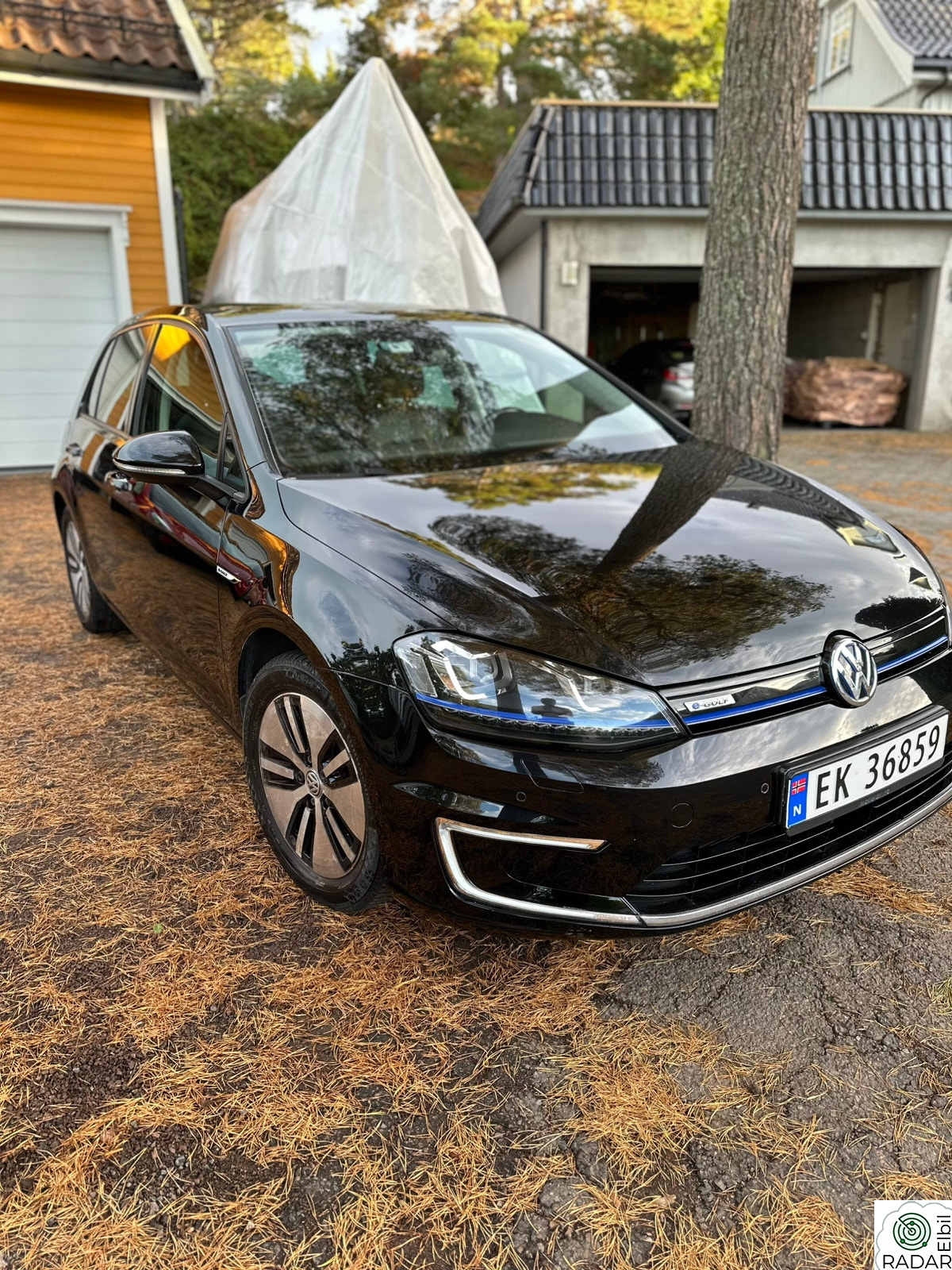 VOLKSWAGEN UP! e-Golf Exclusive