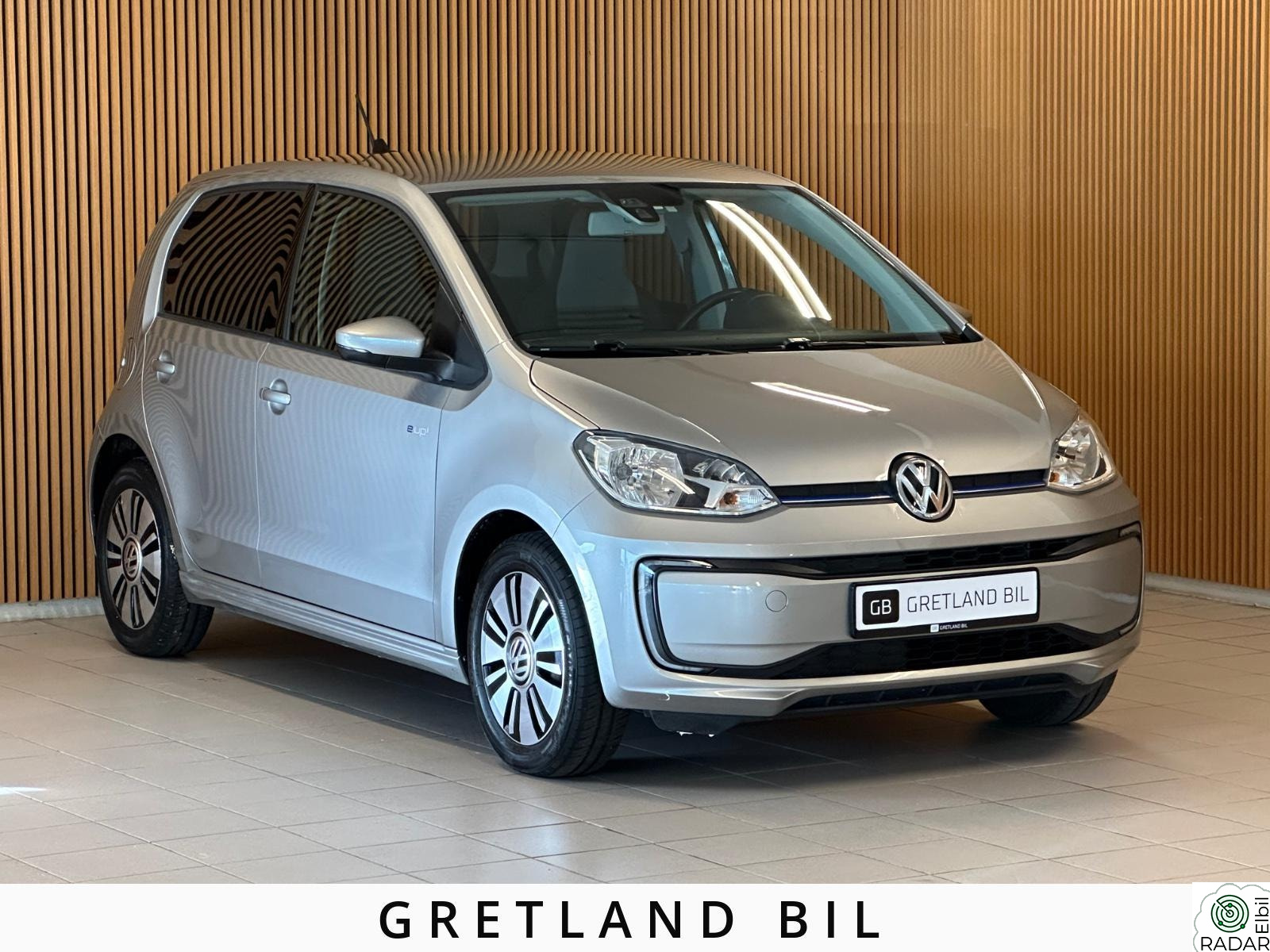 VOLKSWAGEN UP! KAMERA / KLIMA / CRUISE / DAB / 82 HK