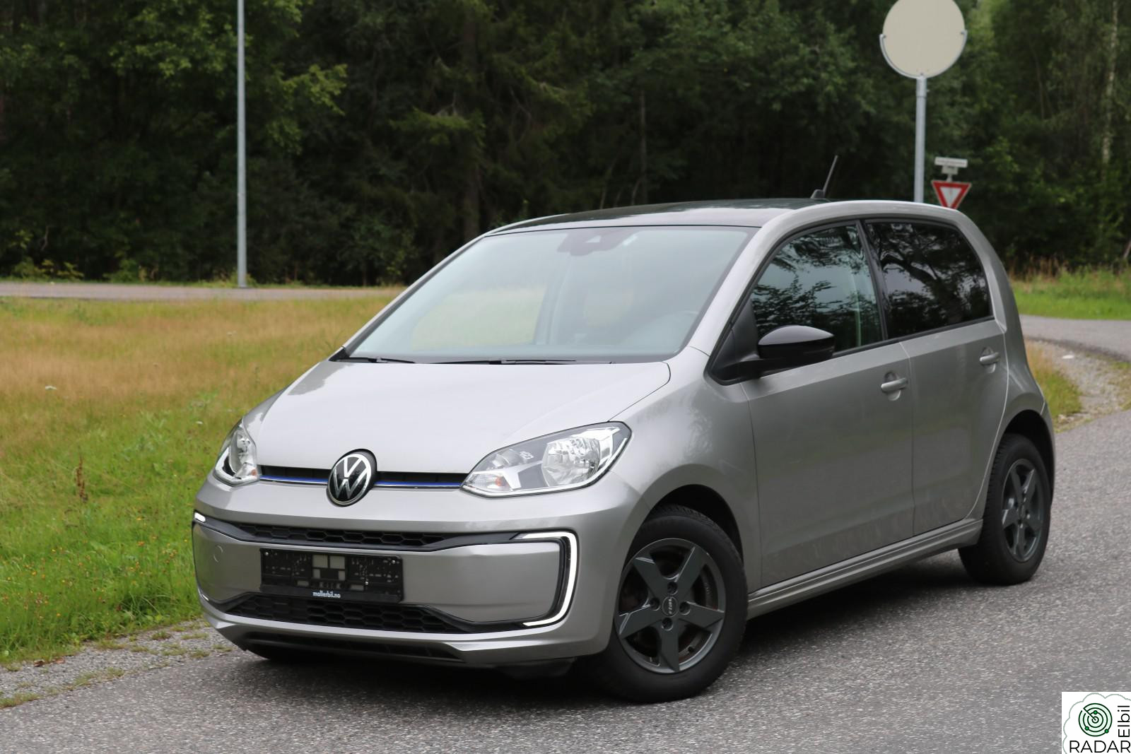 VOLKSWAGEN UP! 259KM 82HK HIGH DAB PDC CRUISE R-KAMERA PENBIL GARANTI