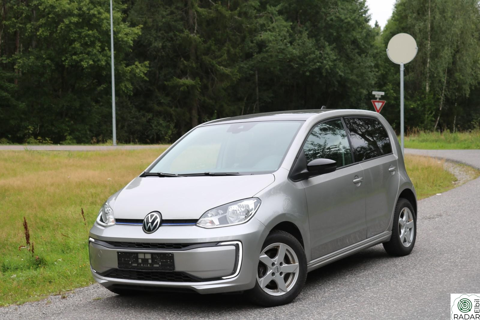 VOLKSWAGEN UP! 259KM 82HK HIGH DAB PDC CRUISE R-KAMERA LAV KM GARANTI+