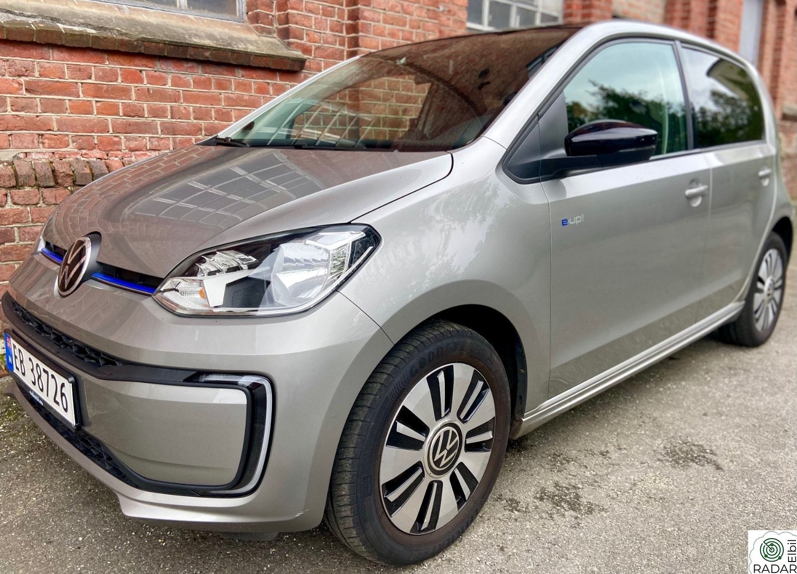 VOLKSWAGEN UP! HIGH RANGE 259km/DAB+/Bluetooth/Kamera/Nybilgaranti+++
