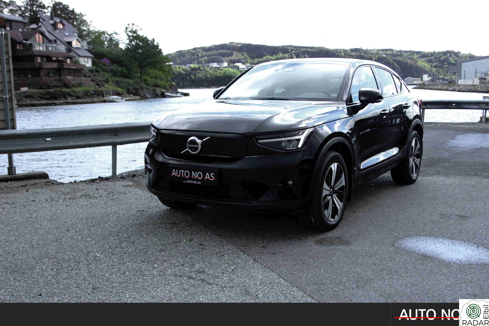 VOLVO C40 Twin Pro Harman Kardon Krok LED 360 kamera Panoramatak