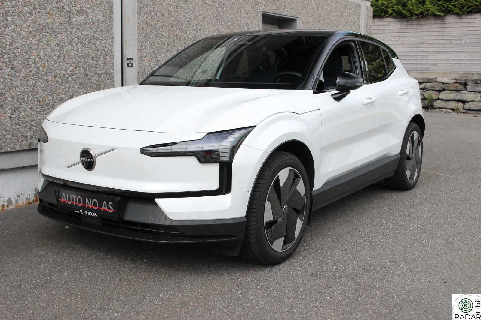 VOLVO EX30 Ultra Performance AWD Panoramasoltak Harman Kardon krok