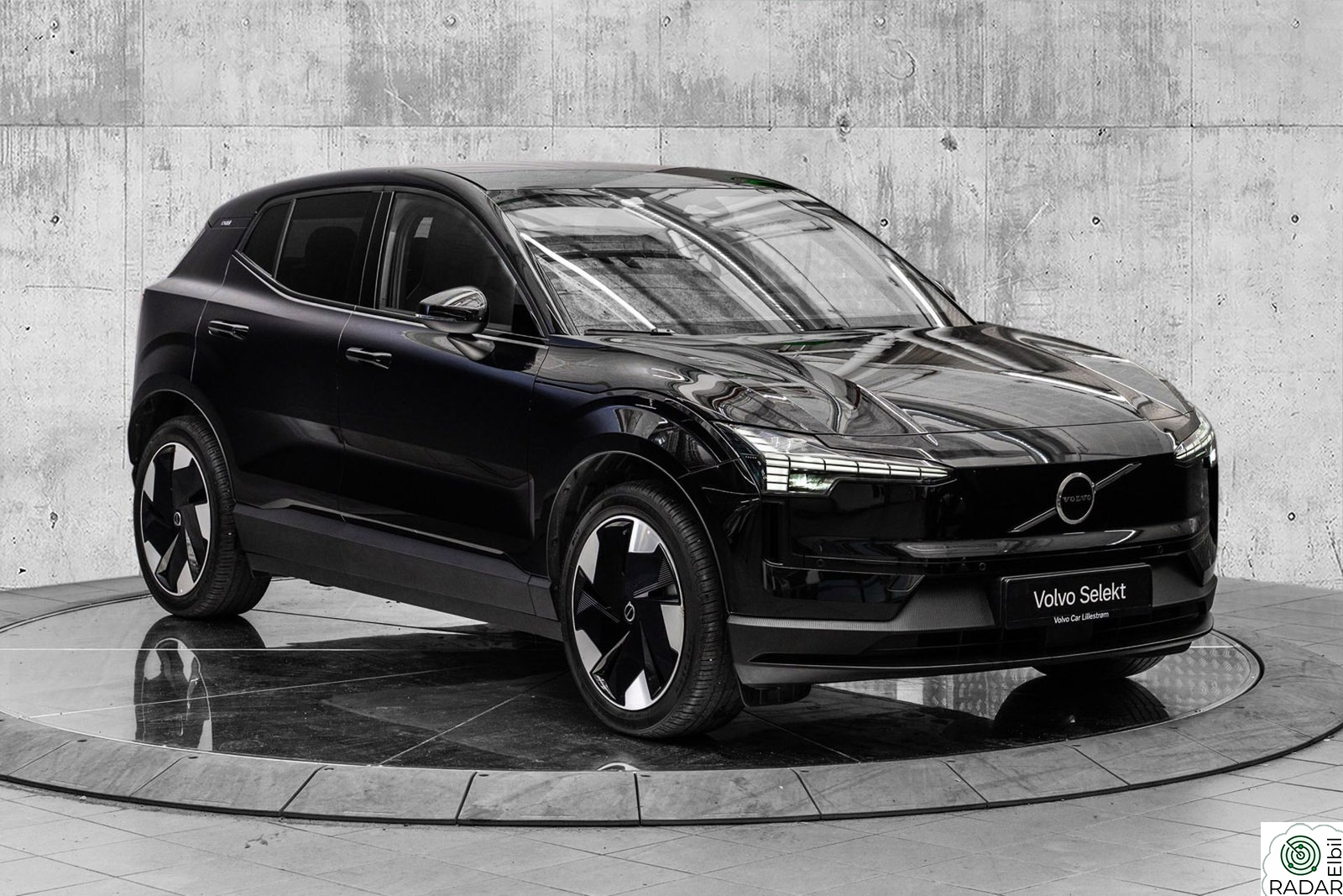 VOLVO EX30 Twin Motor Plus AWD | HarmanKardon - Flott bil!