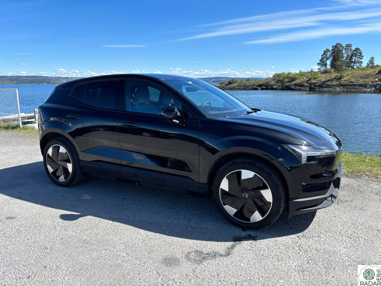 VOLVO EX30 Twin Performance Plus med el. forseter. Lav km!